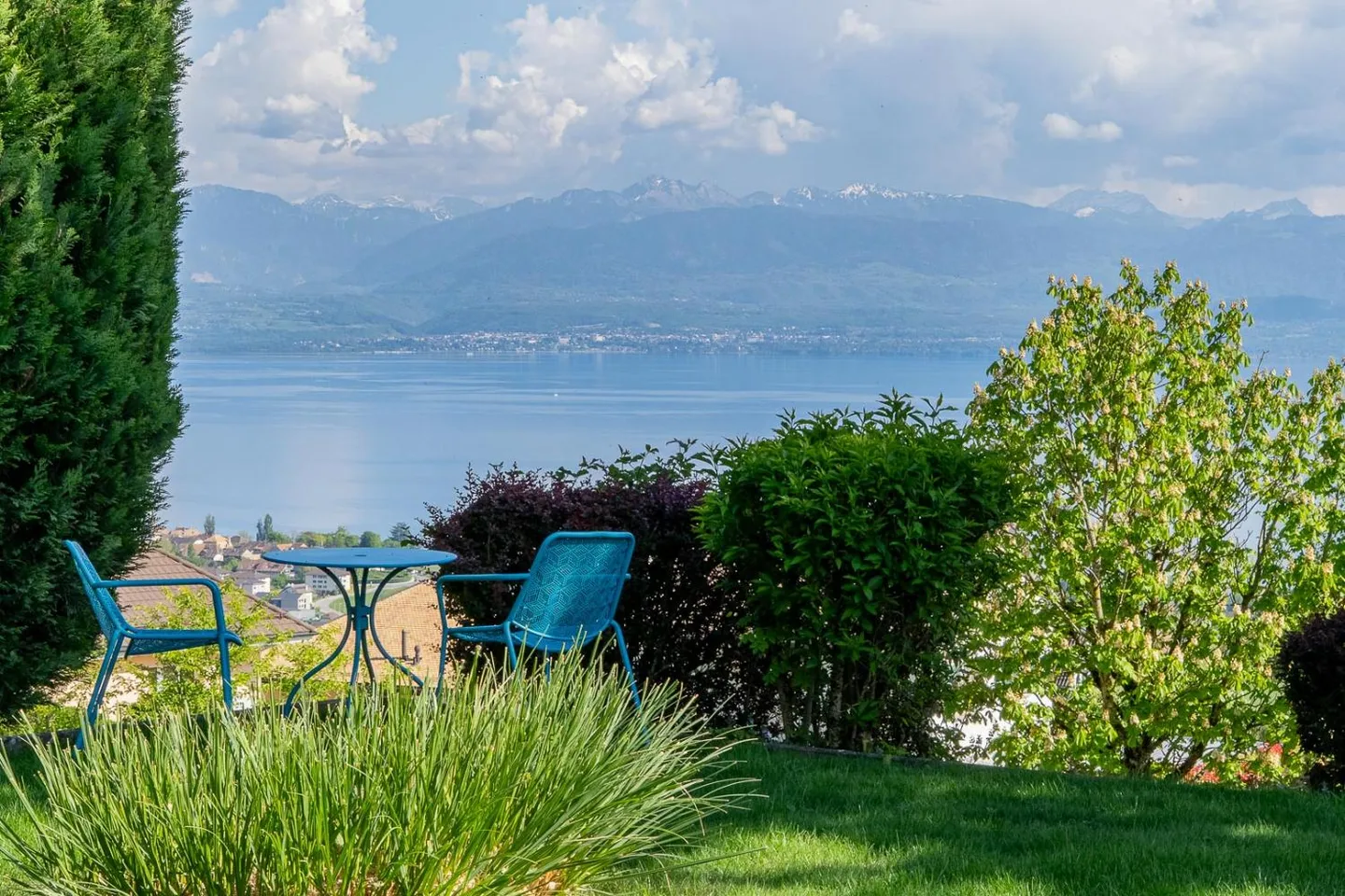 Una vista panoramica in assoluta privacy a Perroy, con vista sulla città di Rolle. - Foto 8 di 17