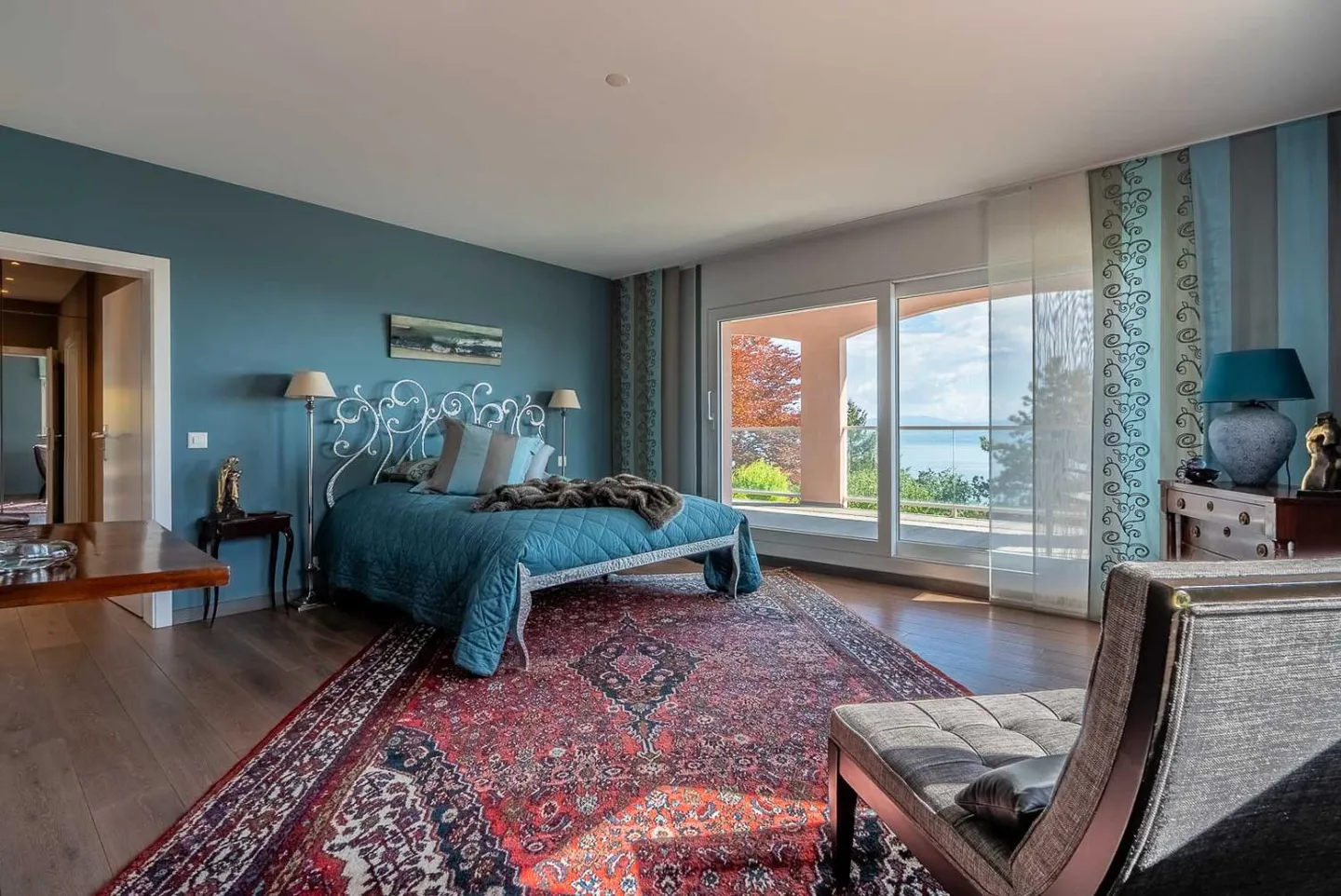 Una vista panoramica in assoluta privacy a Perroy, con vista sulla città di Rolle. - Foto 11 di 17