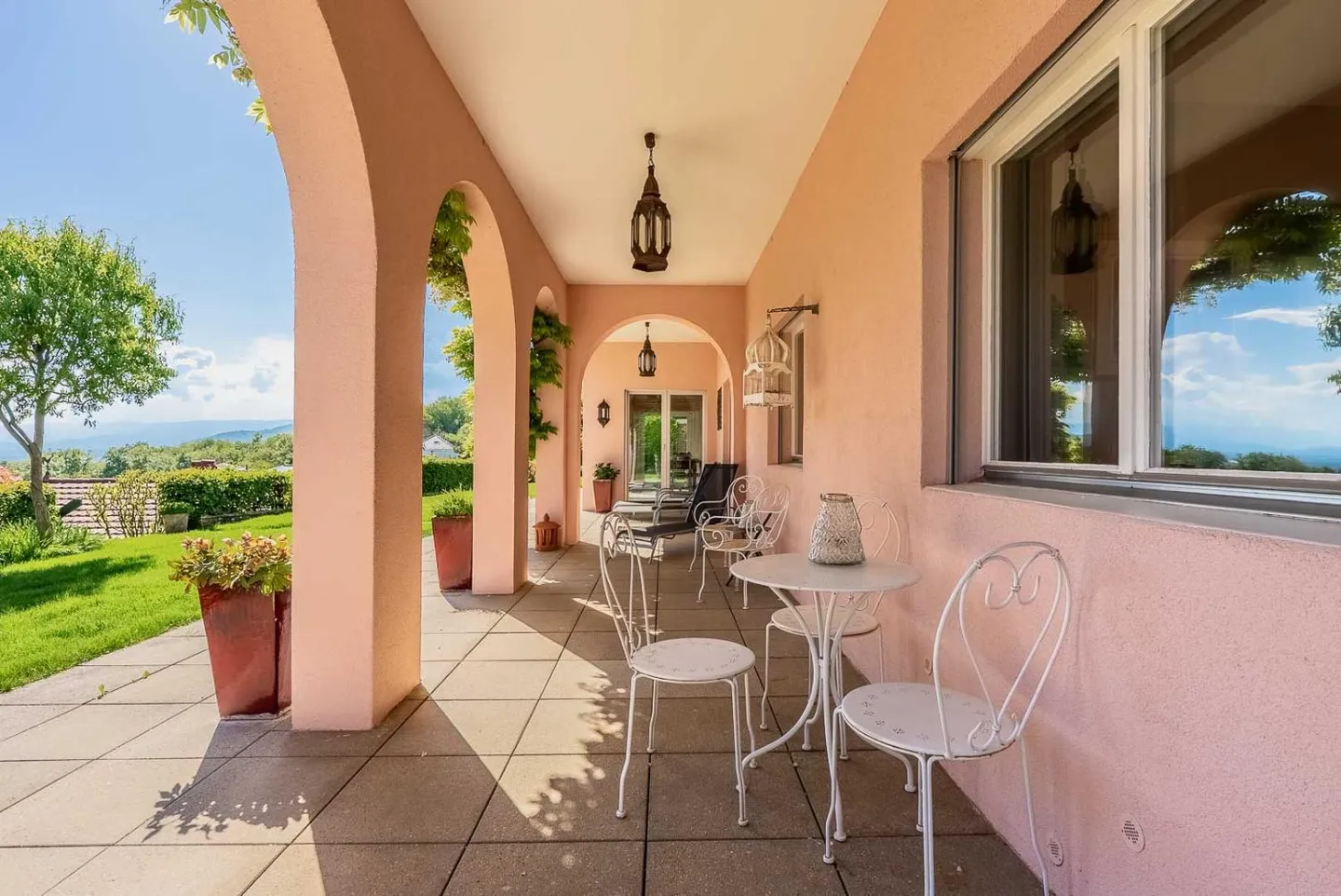 Una vista panoramica in assoluta privacy a Perroy, con vista sulla città di Rolle. - Foto 6 di 17