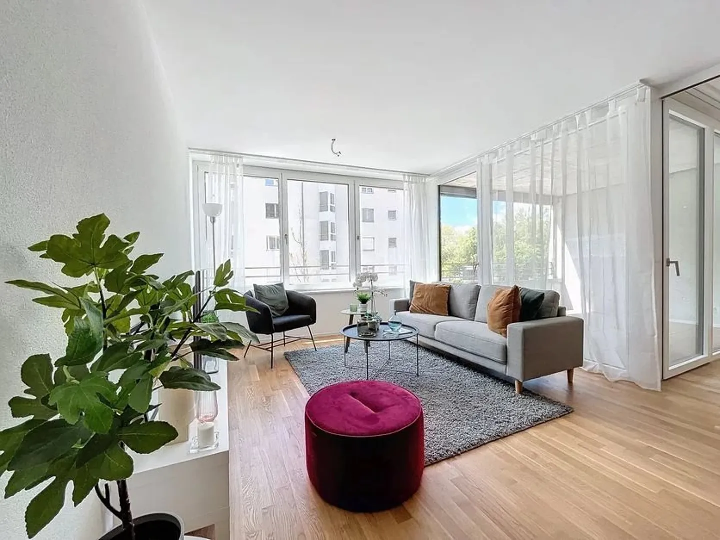 Nearly new 2½-room apartment with 55 m² - Photo 2 of 8