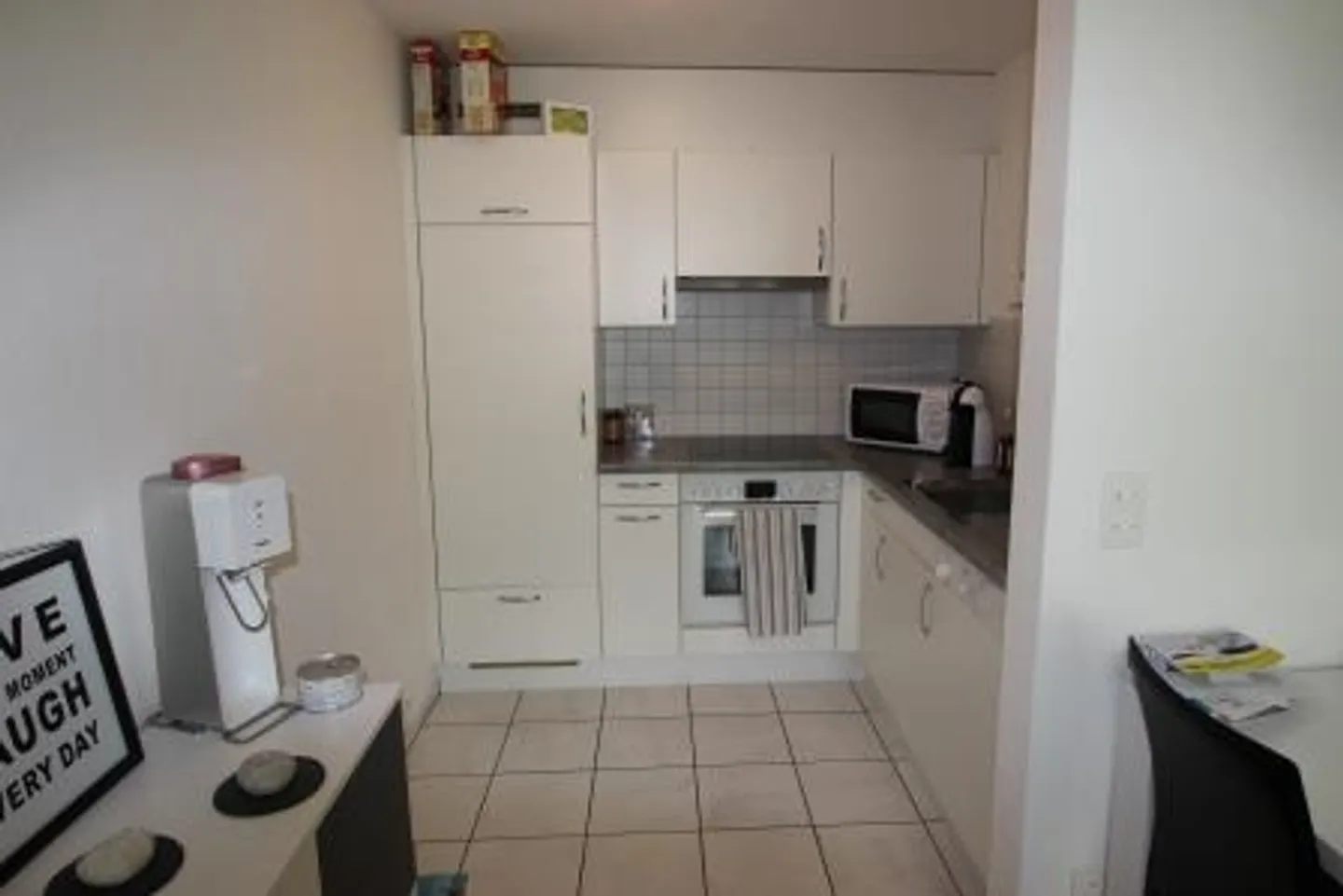 Bright and charming 2.5-room apartment in a central location - Photo 2 of 8