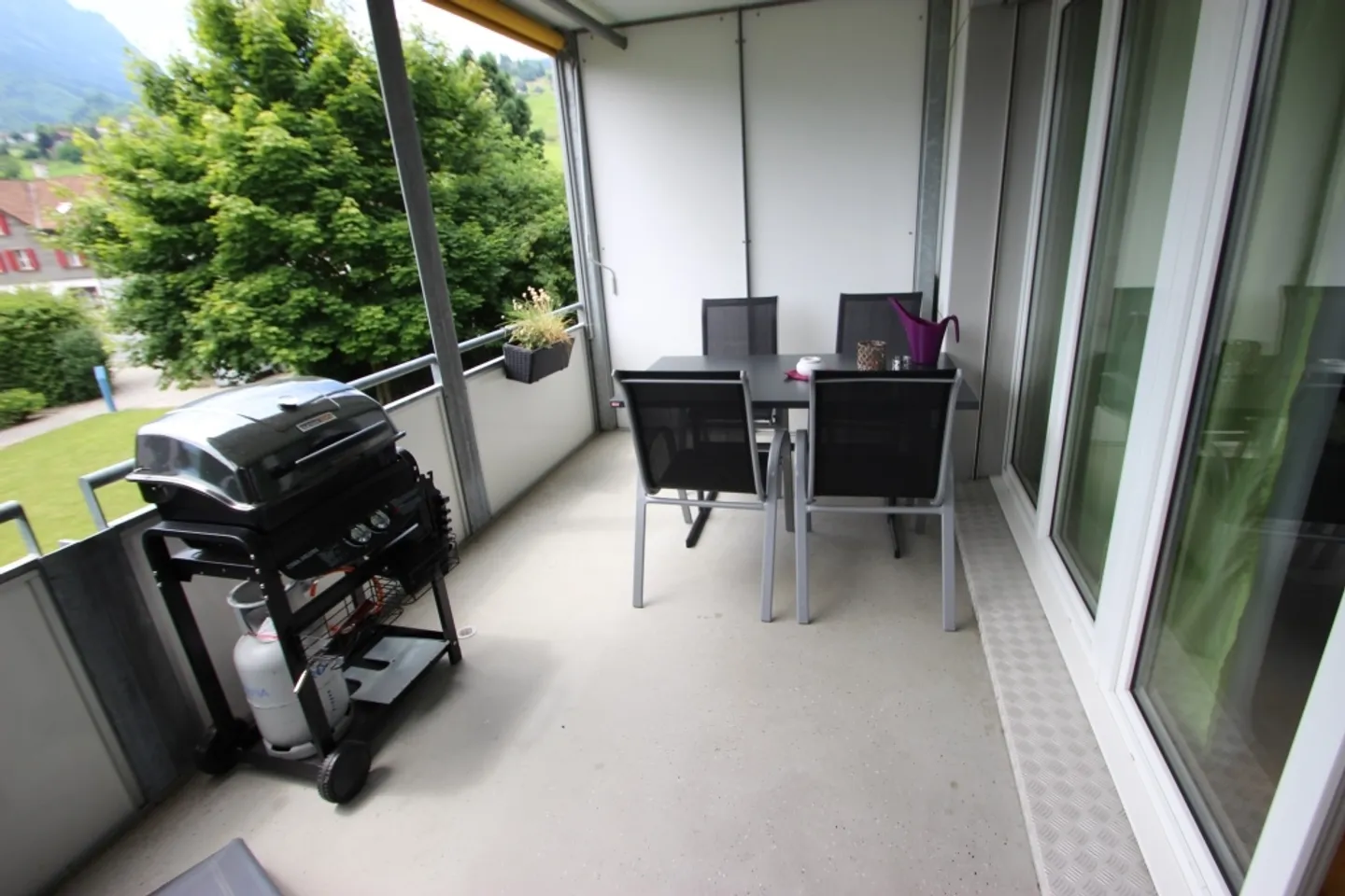 Bright and charming 2.5-room apartment in a central location - Photo 4 of 8