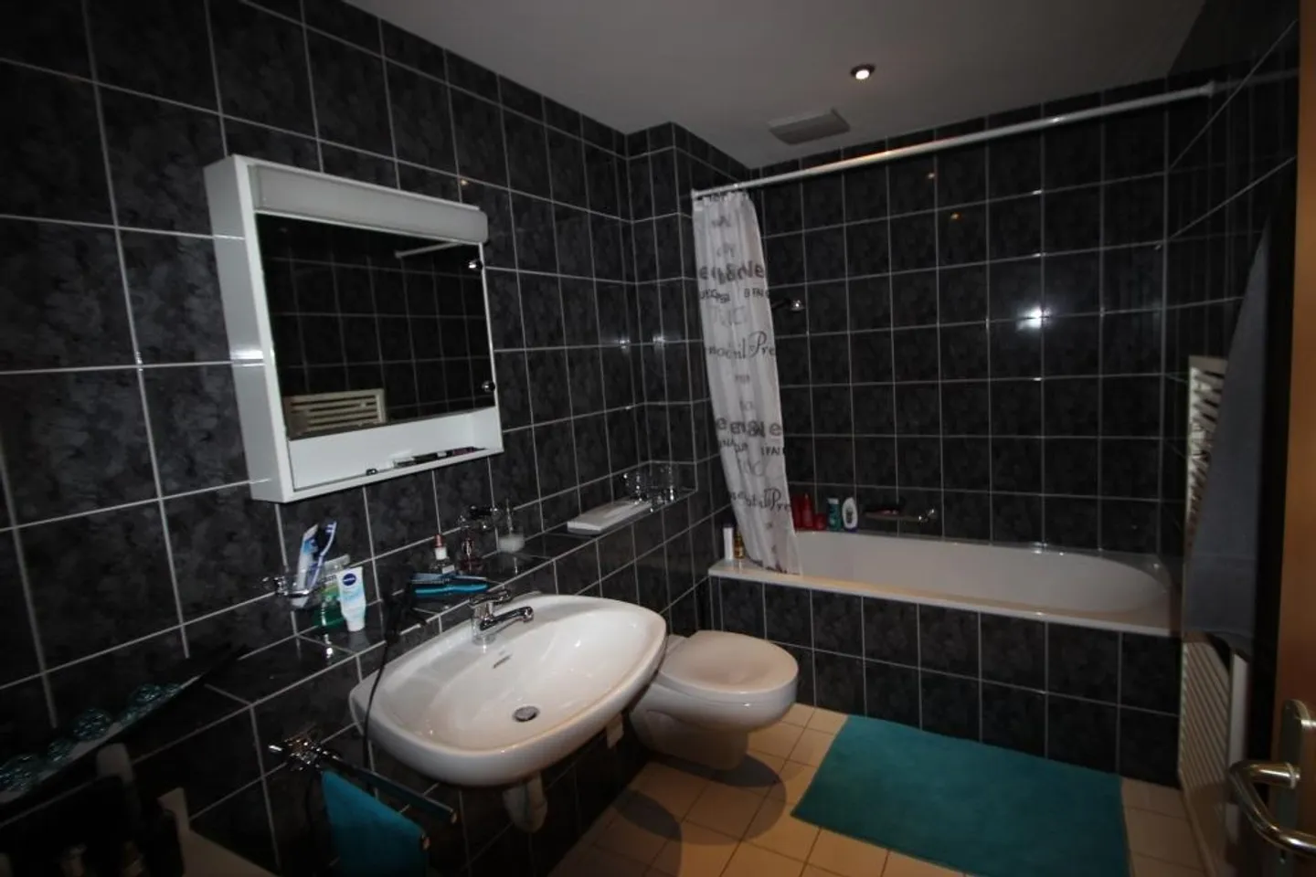 Bright and charming 2.5-room apartment in a central location - Photo 6 of 8