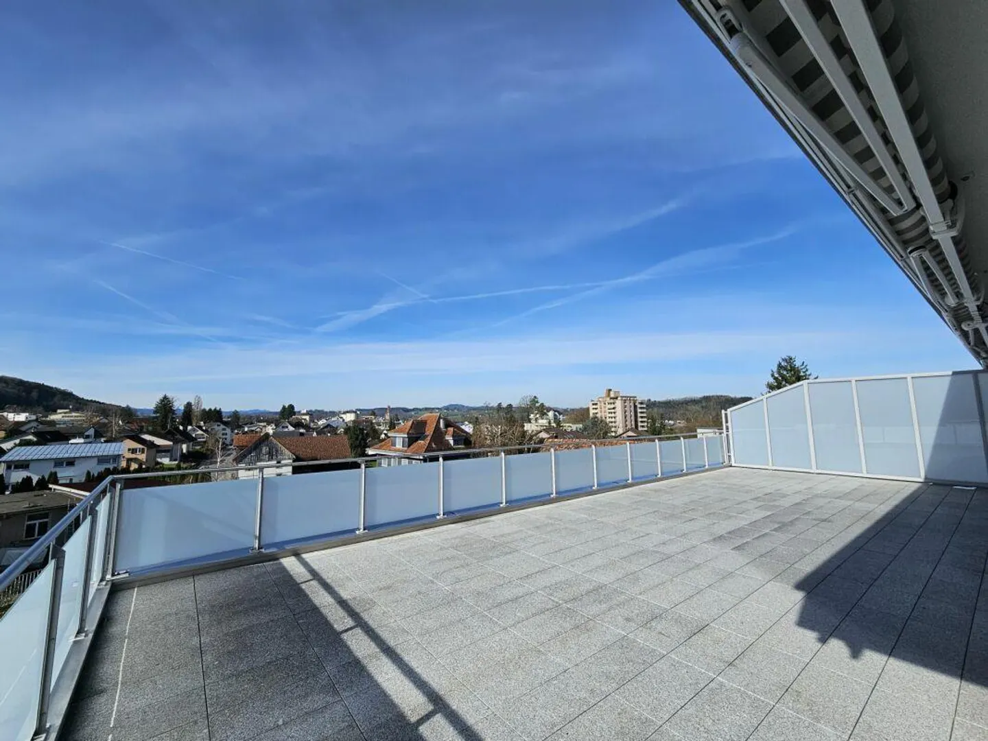 Ampio appartamento attico di 3,5 stanze - Foto 1 di 11