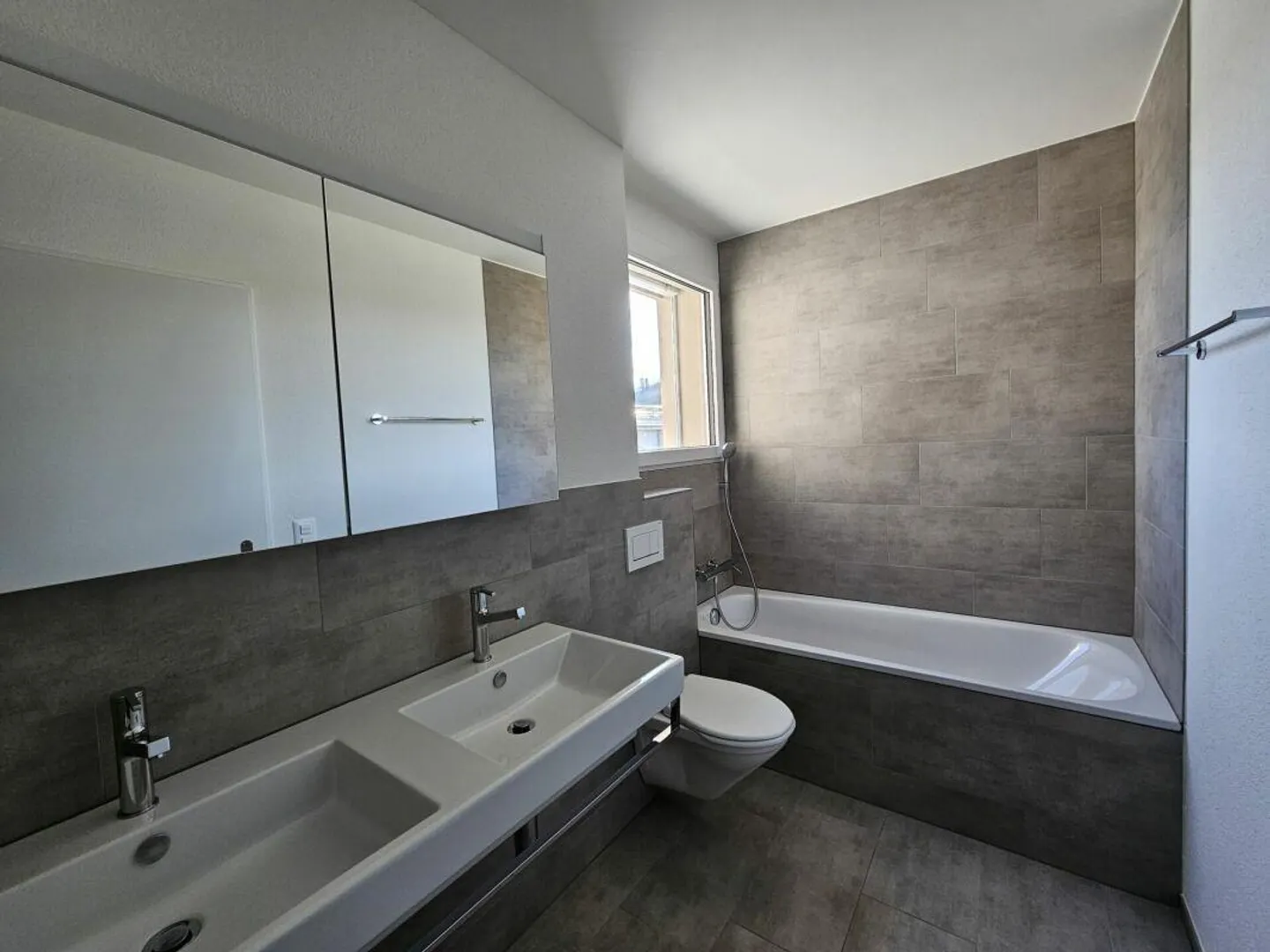 Ampio appartamento attico di 3,5 stanze - Foto 5 di 11