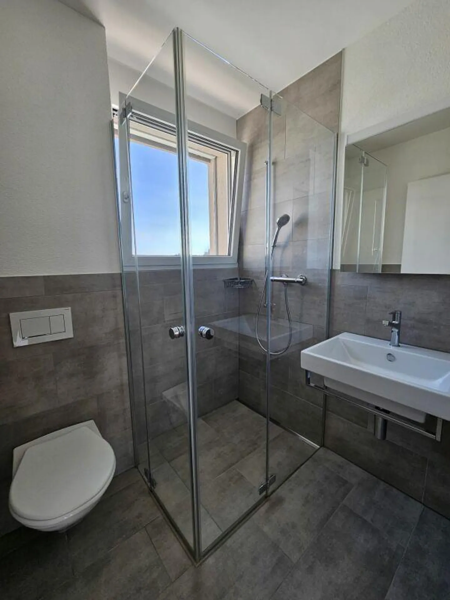 Ampio appartamento attico di 3,5 stanze - Foto 6 di 11