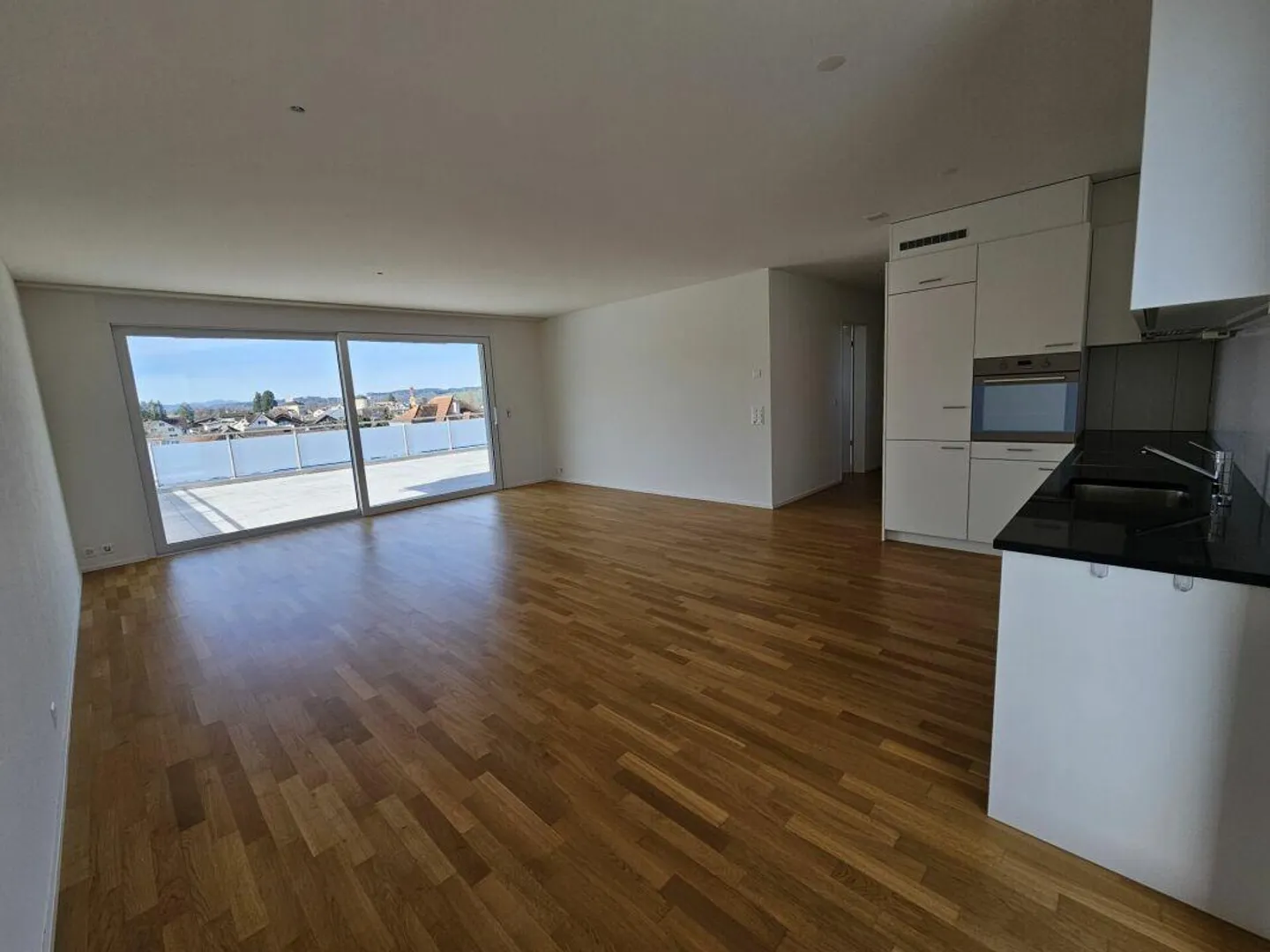Ampio appartamento attico di 3,5 stanze - Foto 2 di 11