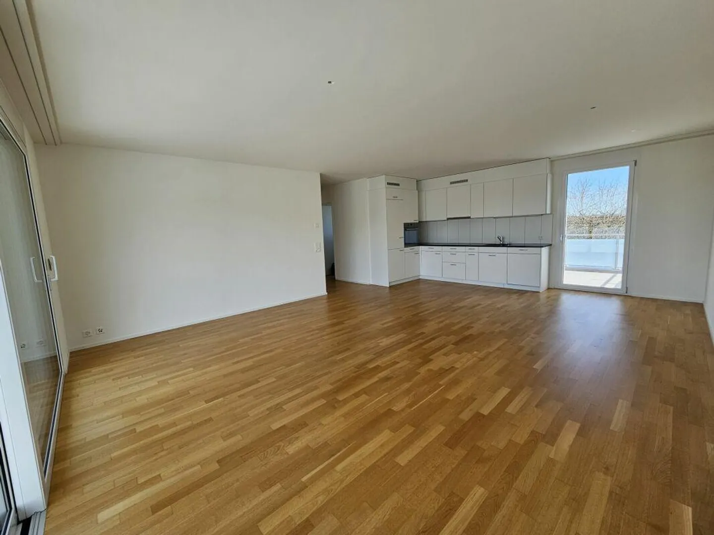 Ampio appartamento attico di 3,5 stanze - Foto 3 di 11