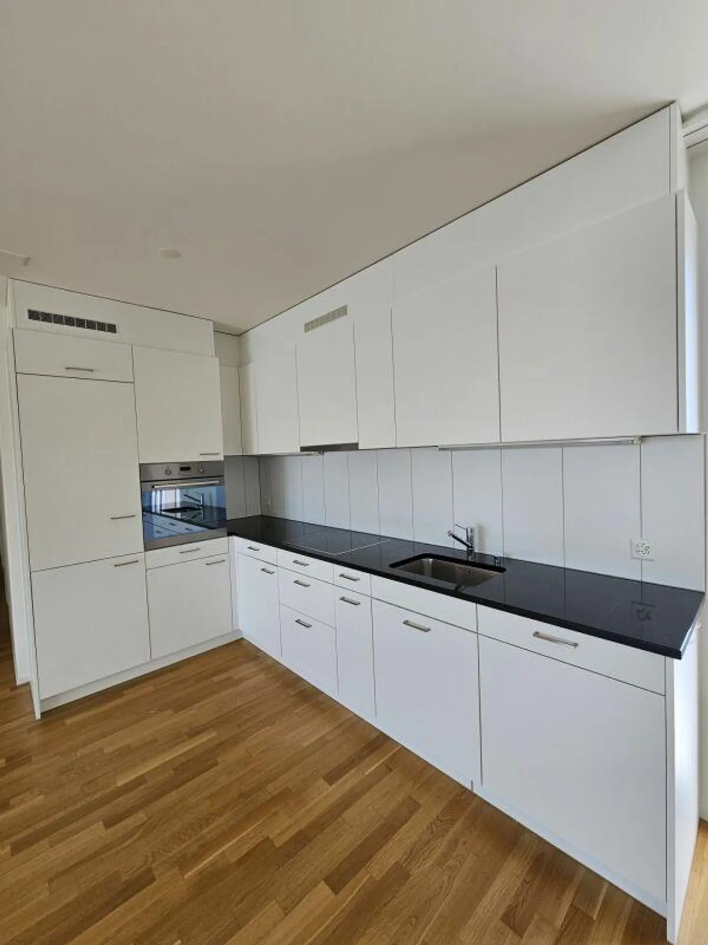 Ampio appartamento attico di 3,5 stanze - Foto 4 di 11