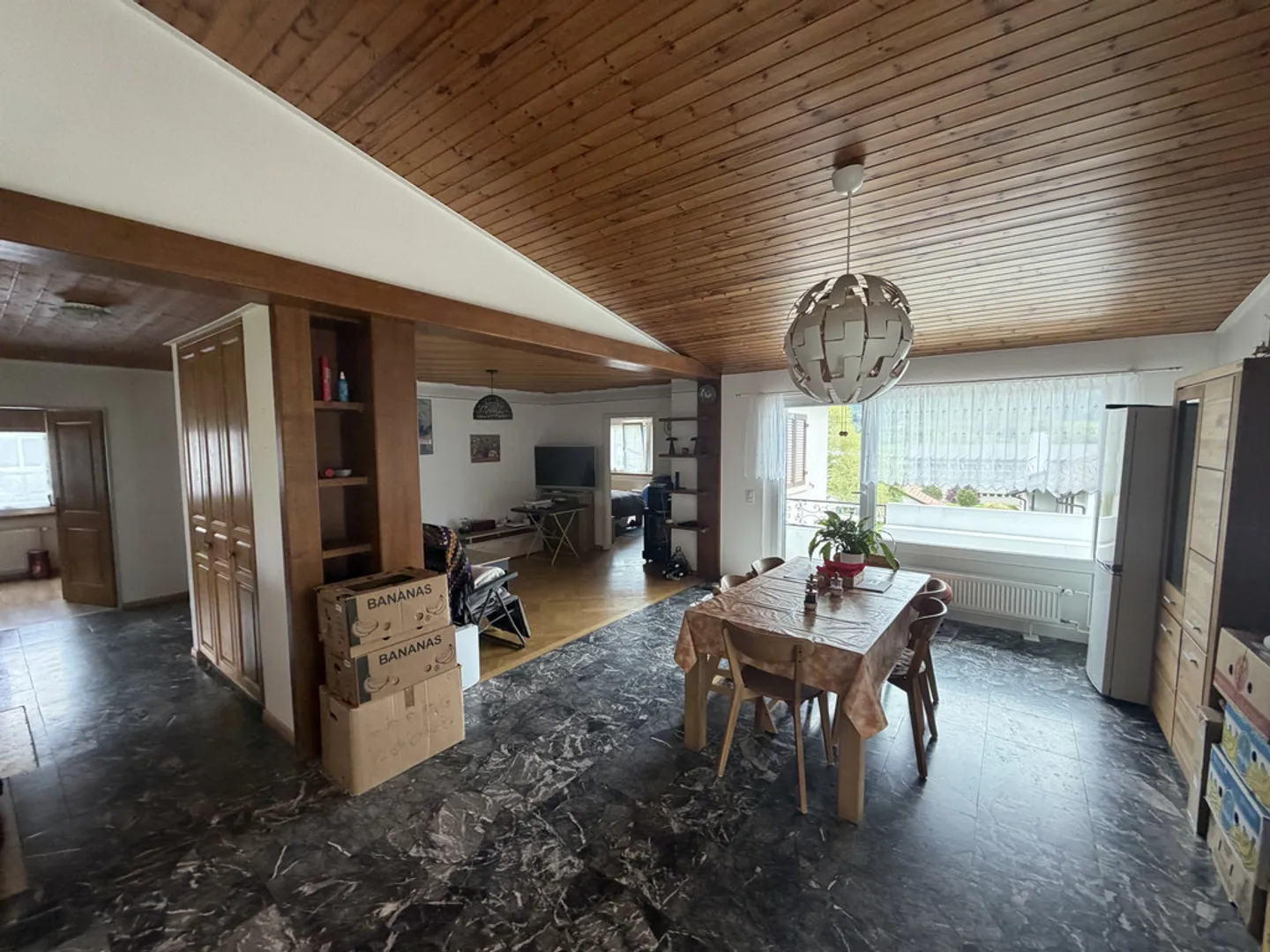 Appartement spacieux avec jardin - Photo 3 sur 10