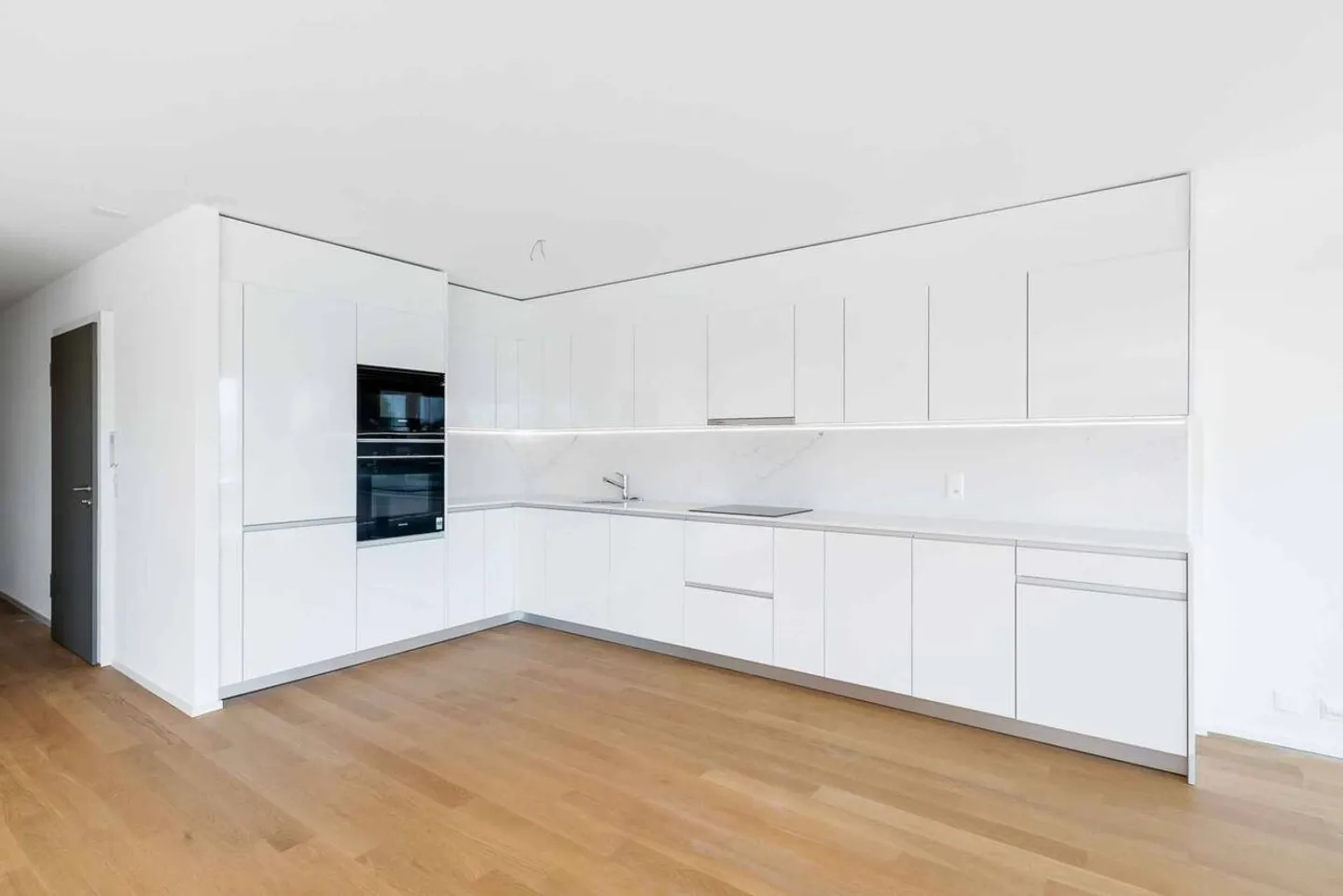 Luxuriöse 4.5-Zimmer-Wohnung mit überdachtem Balkon - Foto 5 von 13
