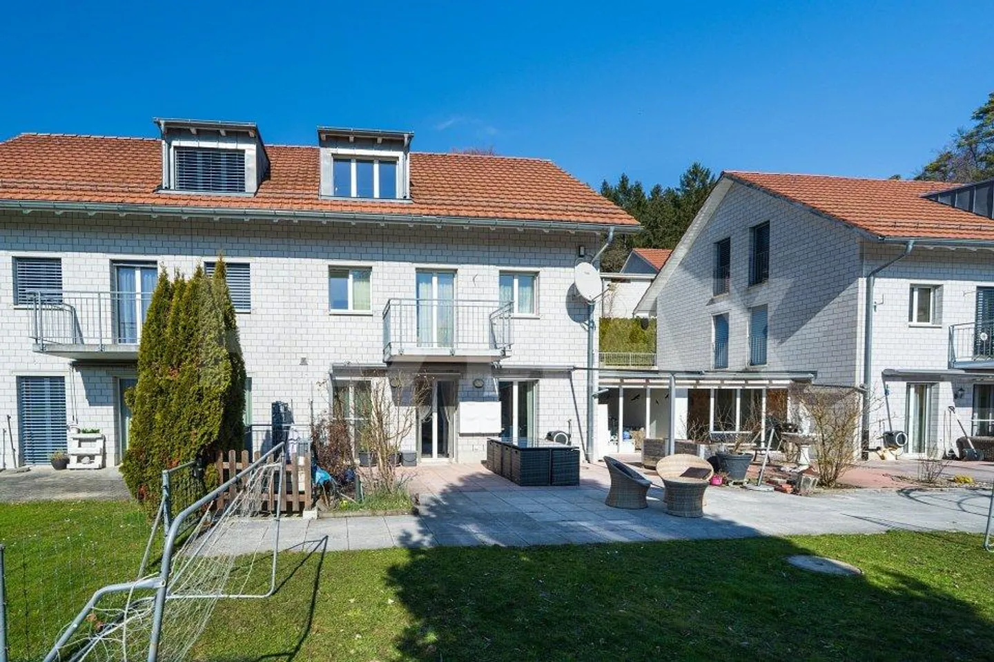 Casa unifamiliare bifamiliare con giardino d'inverno - Foto 3 di 12