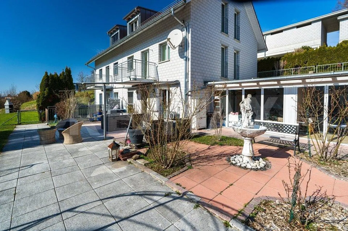 Casa unifamiliare bifamiliare con giardino d'inverno - Foto 4 di 12