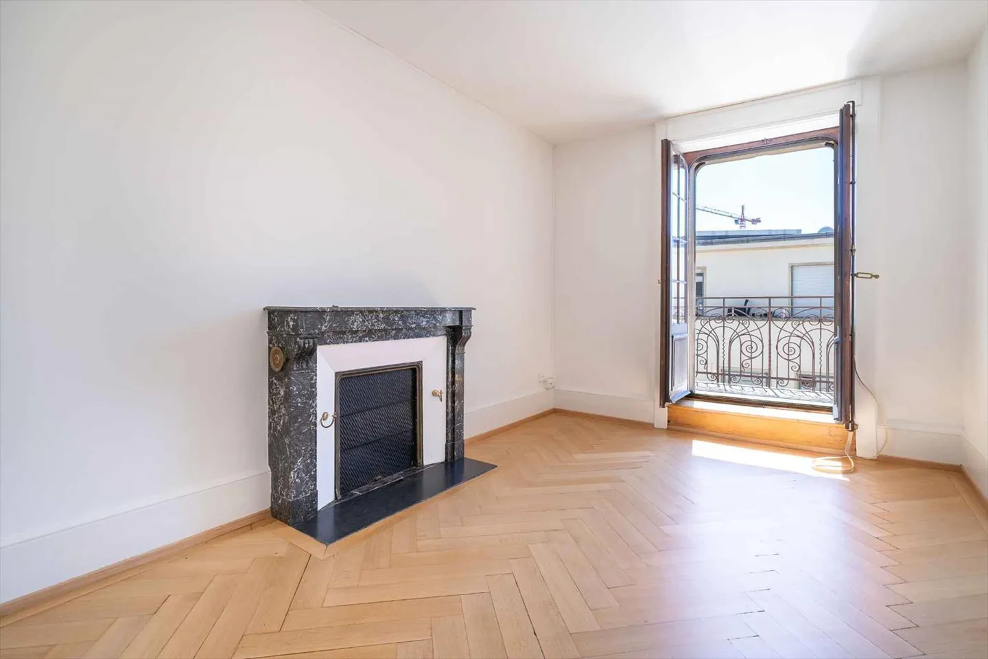 Spacieux appartement de 4.5 pièces en plein centre-ville - Photo 3 sur 11