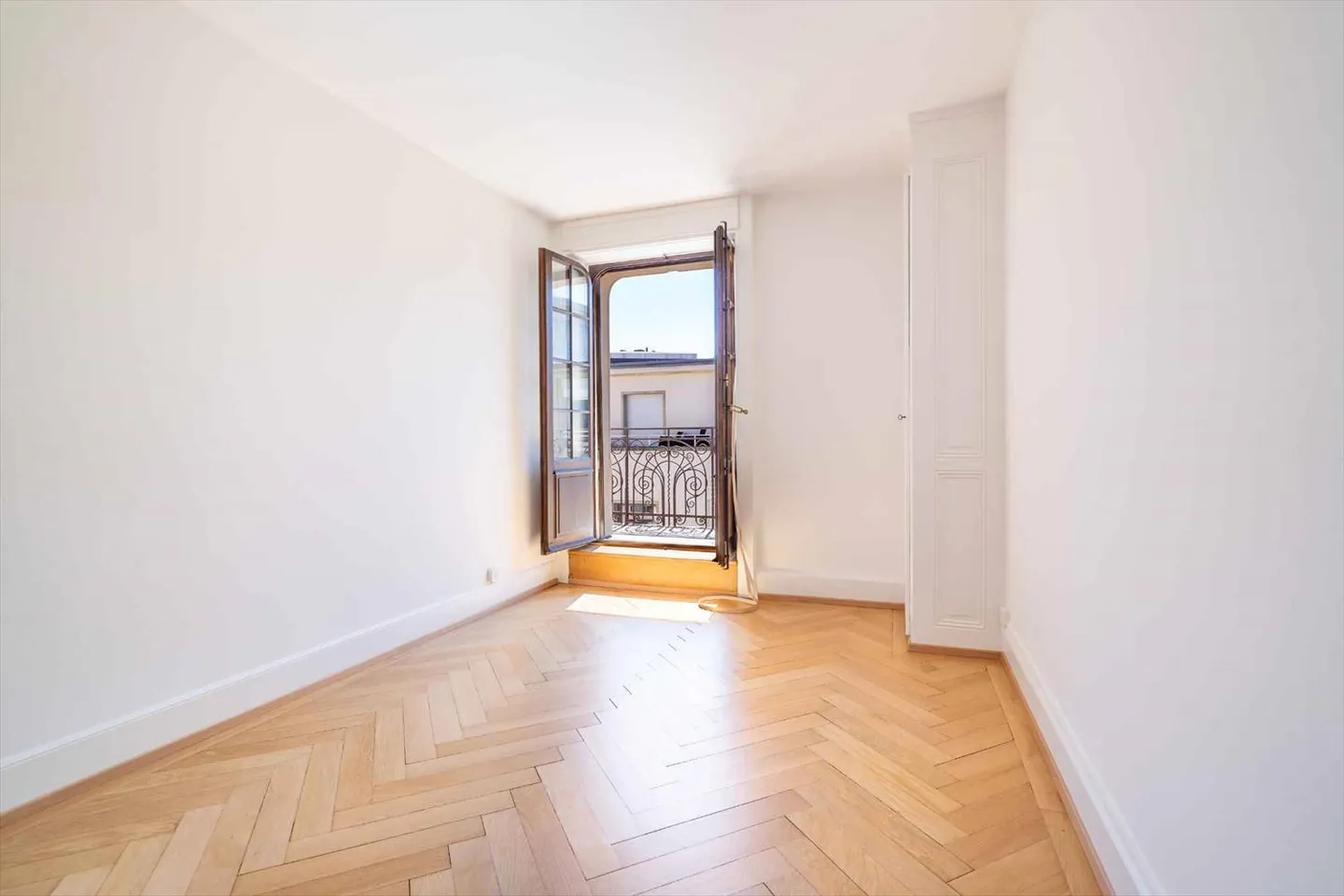 Spacieux appartement de 4.5 pièces en plein centre-ville - Photo 5 sur 11