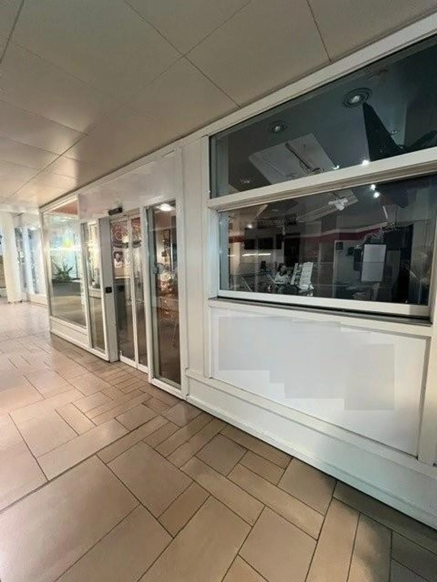 Spazio di vendita in posizione privilegiata al City Märt Aarau - Foto 3 di 11