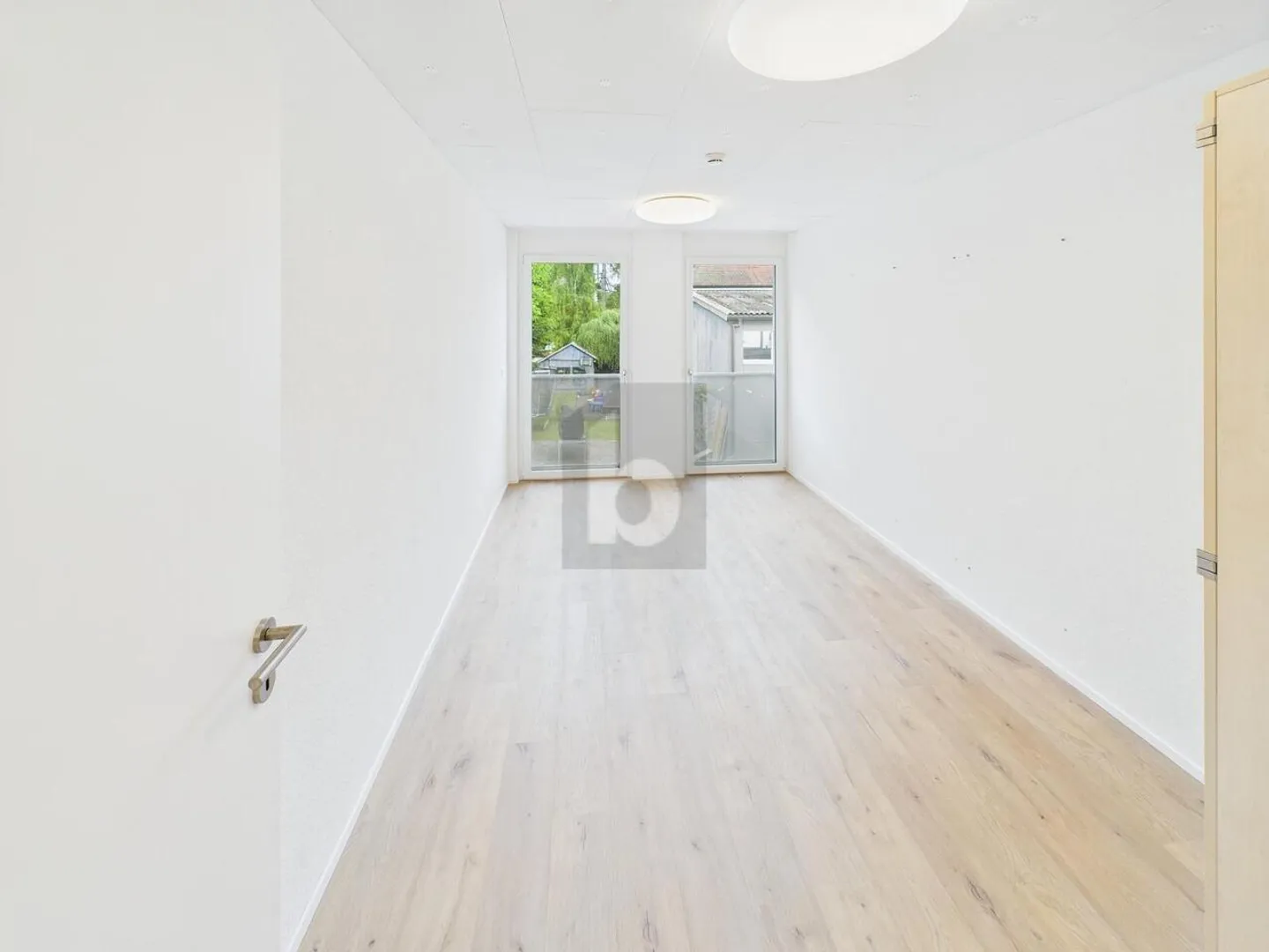 MODERN, BRIGHT AND WELL ACCESSIBLE - Photo 3 of 6