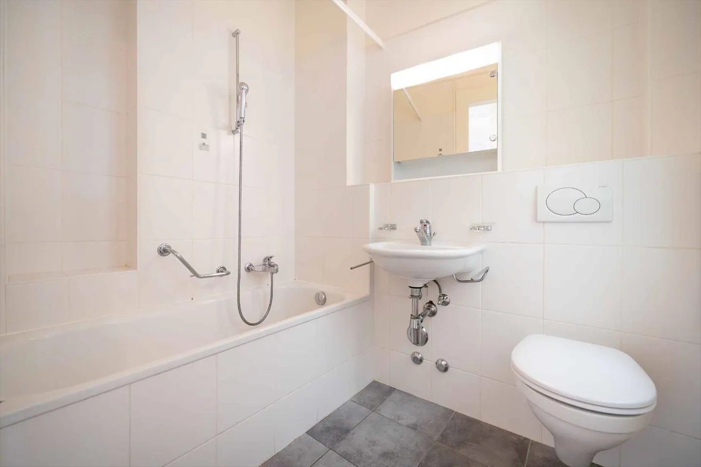 Spacieux appartement de 4.5 pièces en plein centre-ville - Photo 8 sur 11