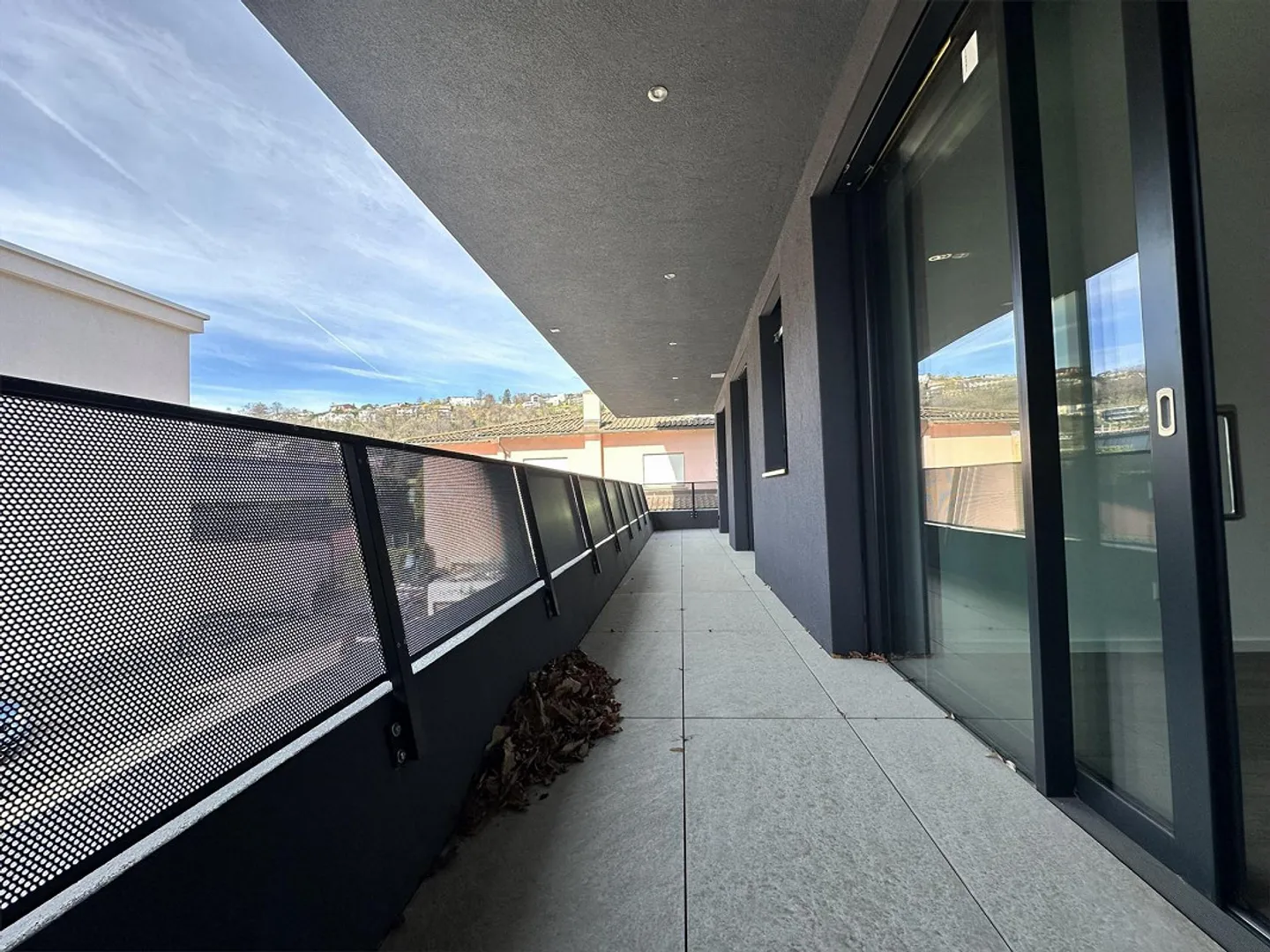 STUNNING AND MODERN 2.5-ROOM APARTMENT WITH LARGE TERRACE IN CANOBBIO - Photo 3 of 10