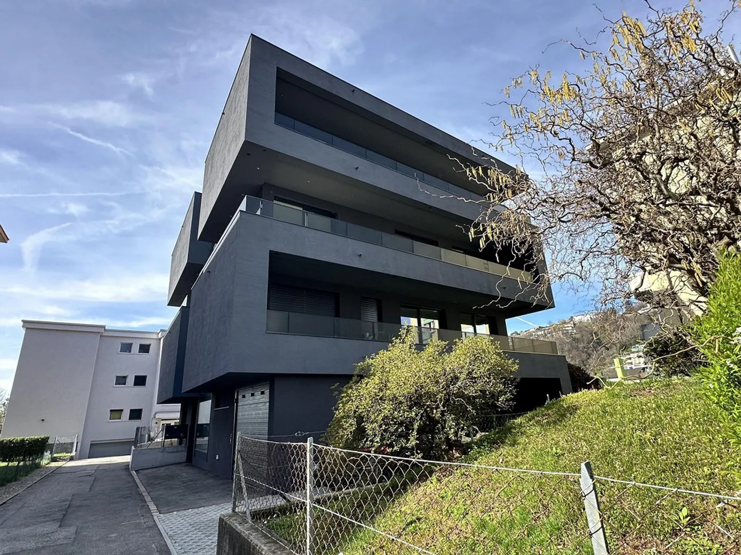 STUNNING AND MODERN 2.5-ROOM APARTMENT WITH LARGE TERRACE IN CANOBBIO - Photo 9 of 10