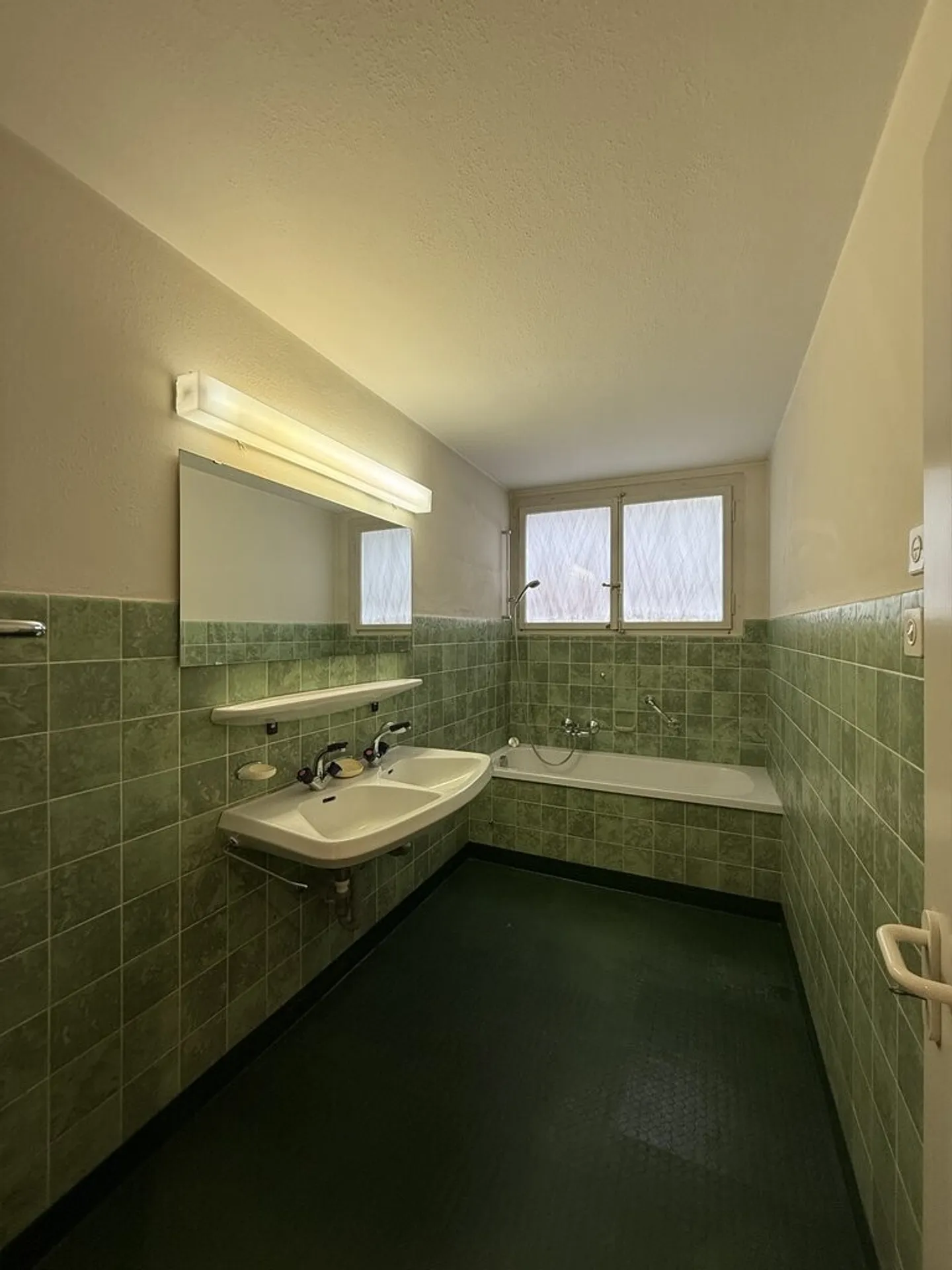 Spazio commerciale direttamente alla stazione ferroviaria di Zug - Foto 11 di 12