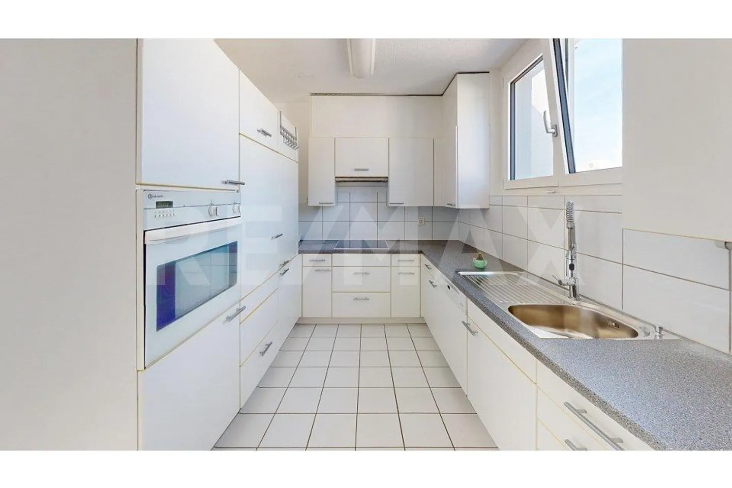 Sopra i tetti di Bülach - spazioso appartamento attico di 3,5 locali con ampia terrazza - Foto 2 di 5
