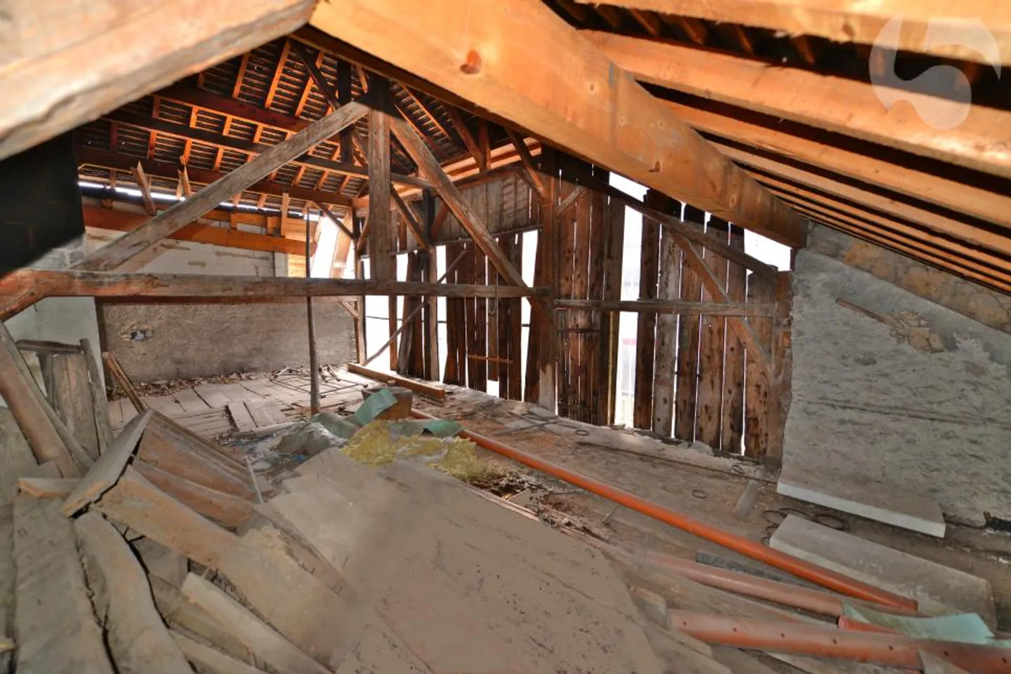 Casa bifamiliare con grande potenziale in posizione ideale - Foto 2 di 2