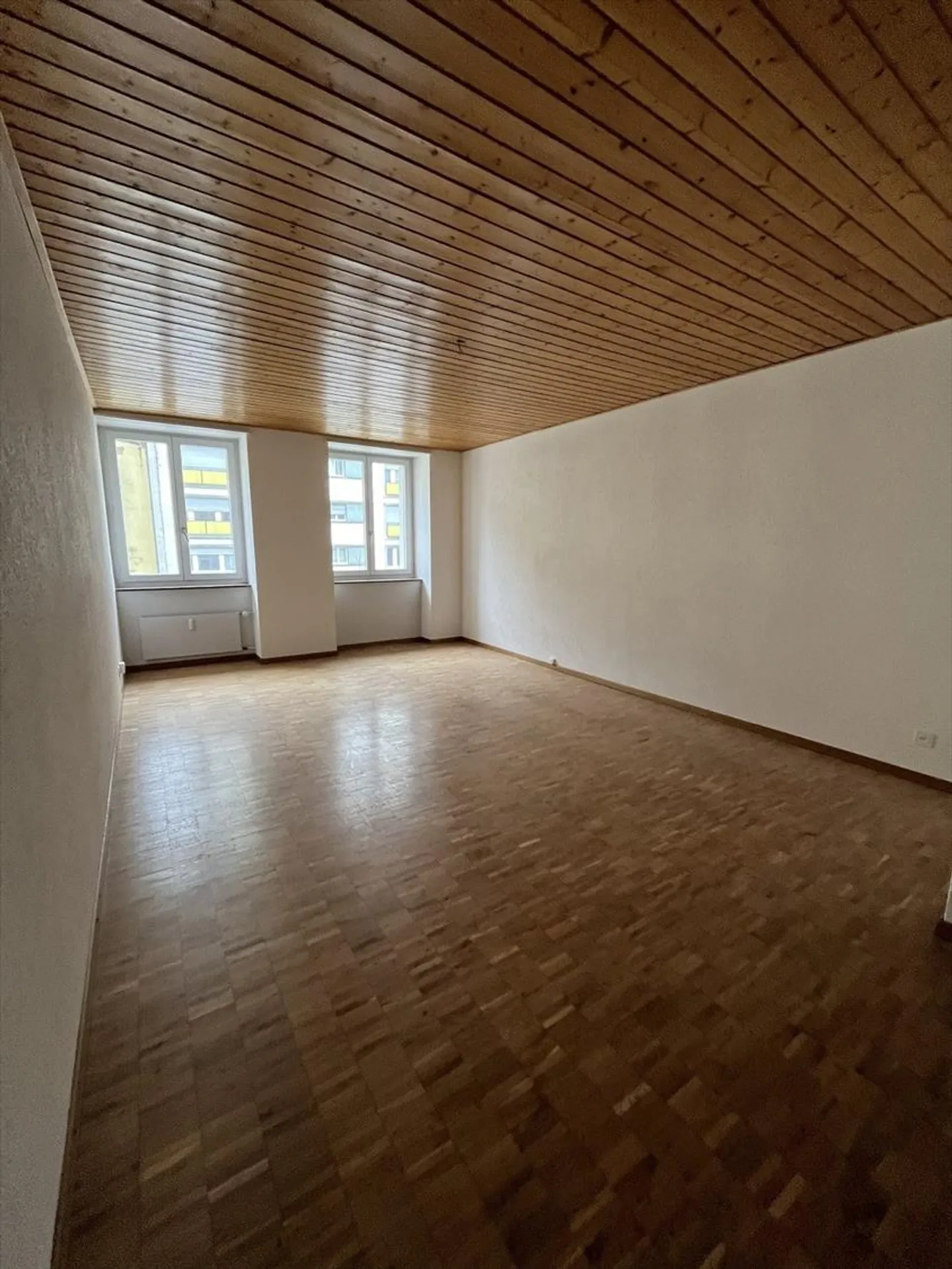 LARGE 3.5 ROOM APARTMENT WITH ALL COMFORT AND FIREPLACE! - Photo 4 of 8