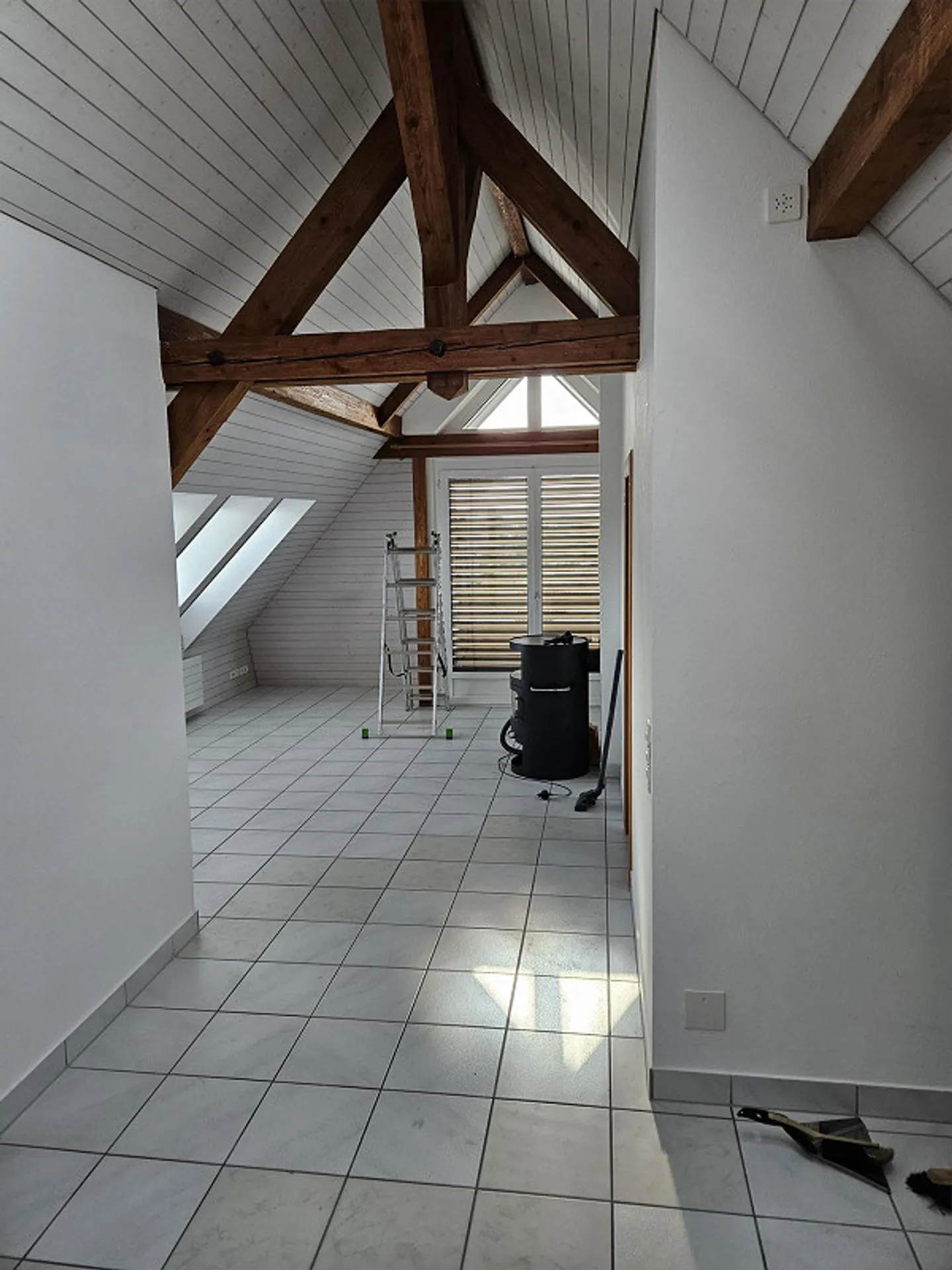 2 ½ Room Bright Attic Apartment - Photo 1 of 7