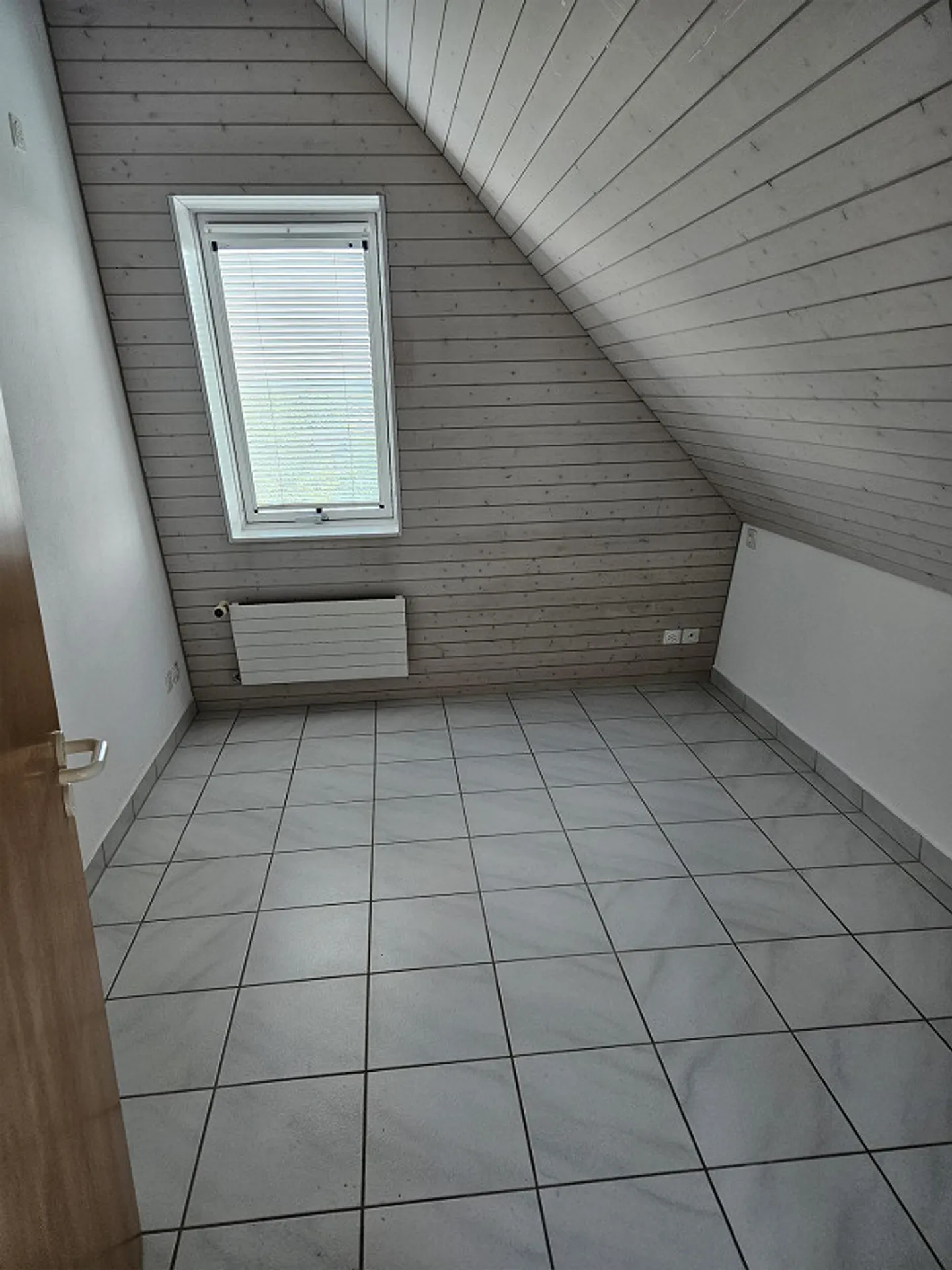 2 ½ Room Bright Attic Apartment - Photo 4 of 7