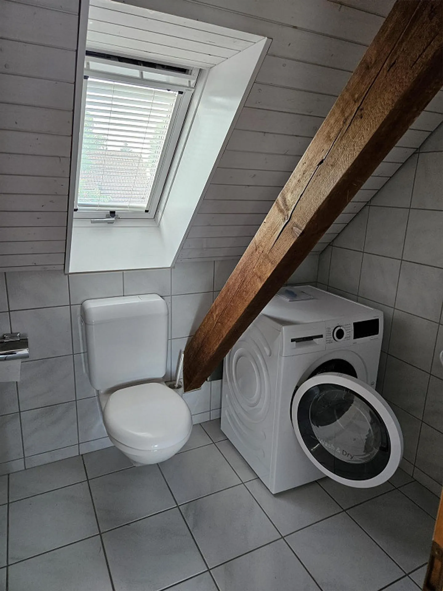 2 ½ Room Bright Attic Apartment - Photo 5 of 7