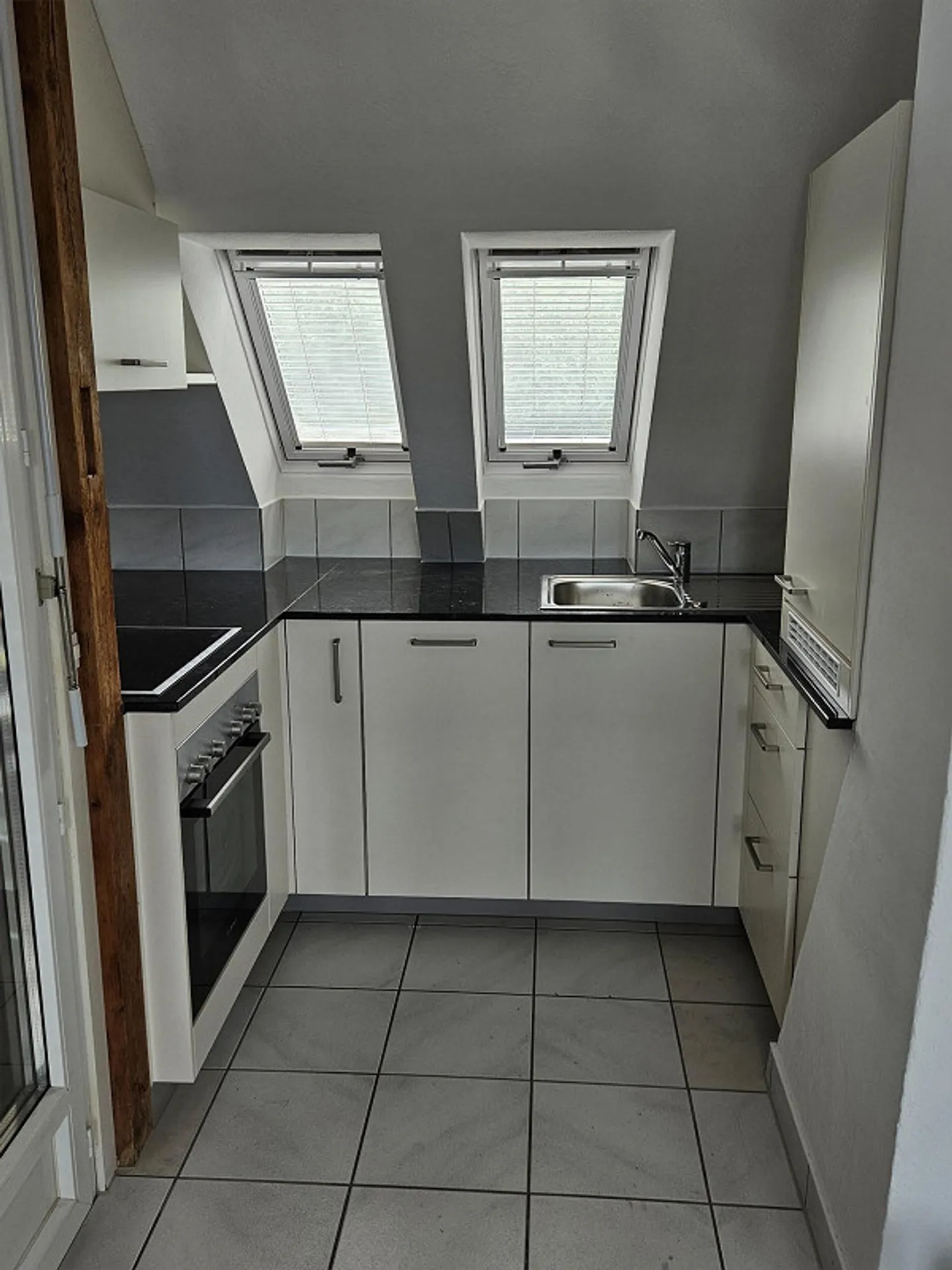 2 ½ Room Bright Attic Apartment - Photo 7 of 7