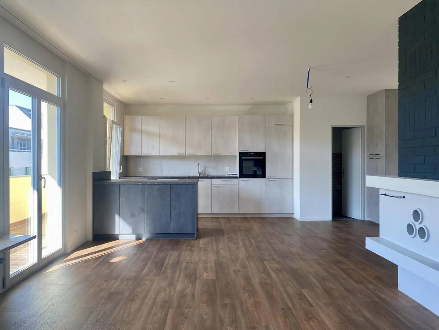 Renovierte Dachwohnung mit zwei Balkonen - Photo 1 sur 9