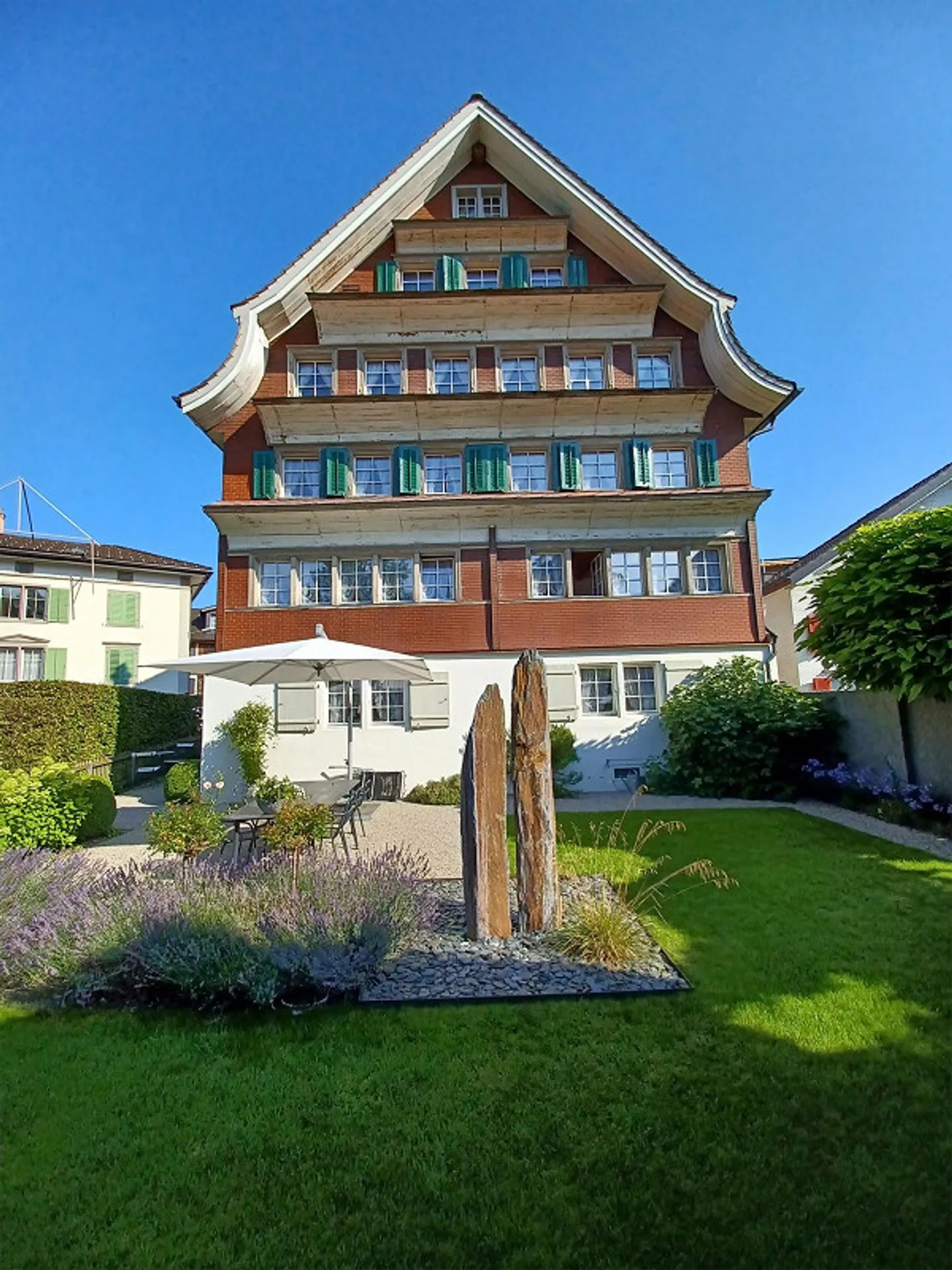 Beautiful, central and still very quiet 2 1/2 room attic apartment - Photo 1 of 7