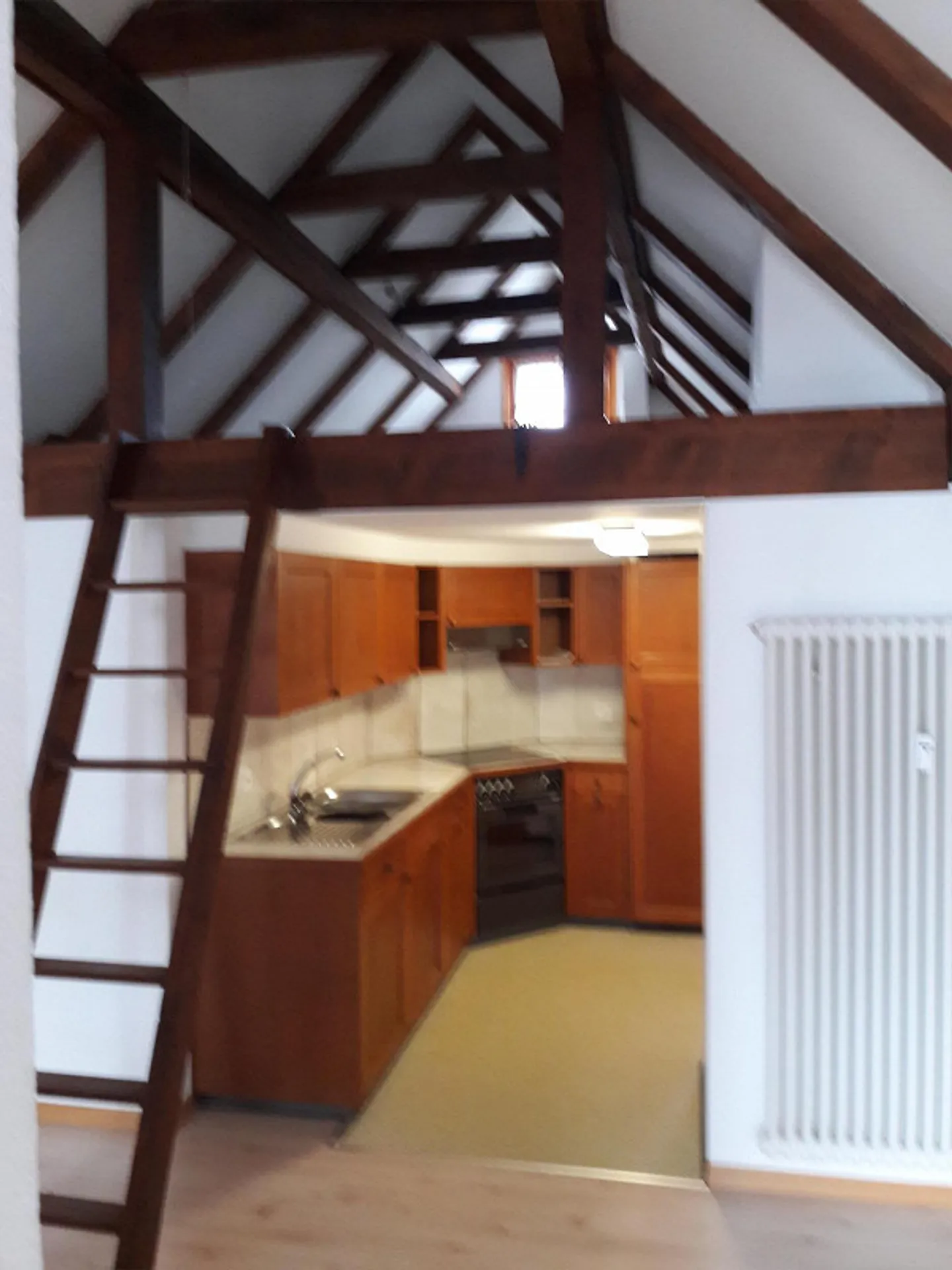 Beautiful, central and still very quiet 2 1/2 room attic apartment - Photo 4 of 7