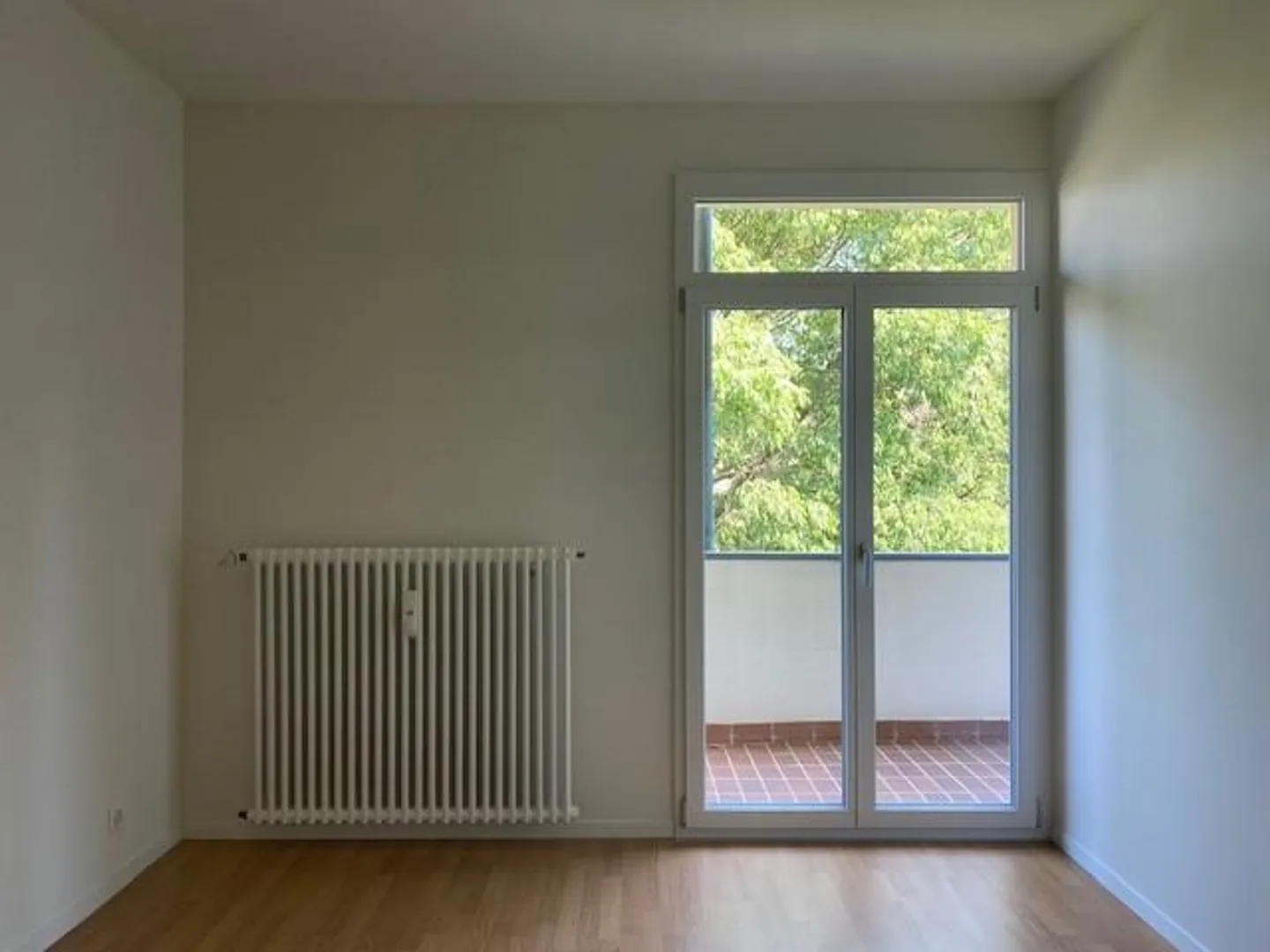 Renovierte Dachwohnung mit zwei Balkonen - Photo 5 sur 9