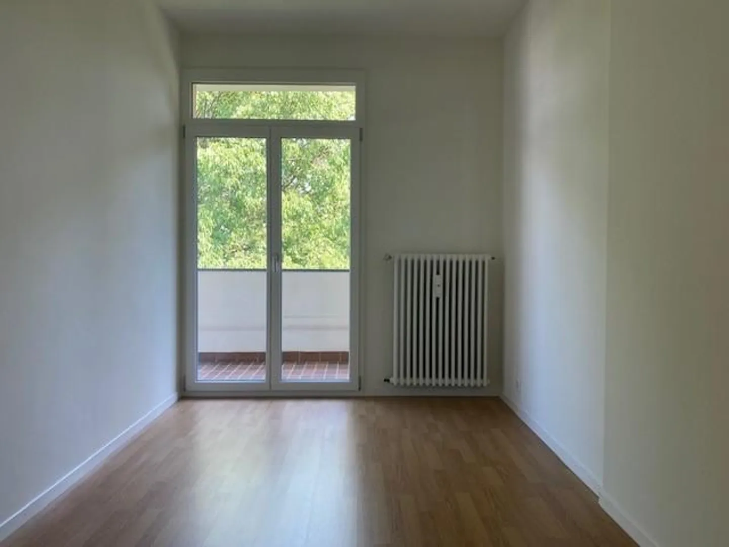 Renovierte Dachwohnung mit zwei Balkonen - Photo 6 sur 9