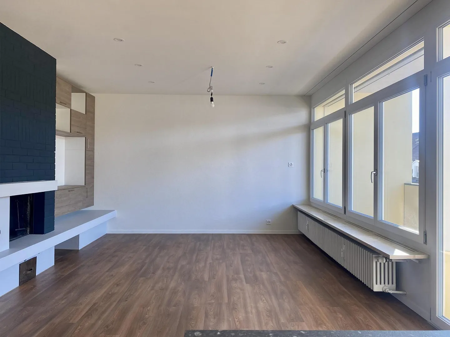 Renovierte Dachwohnung mit zwei Balkonen - Photo 3 sur 9