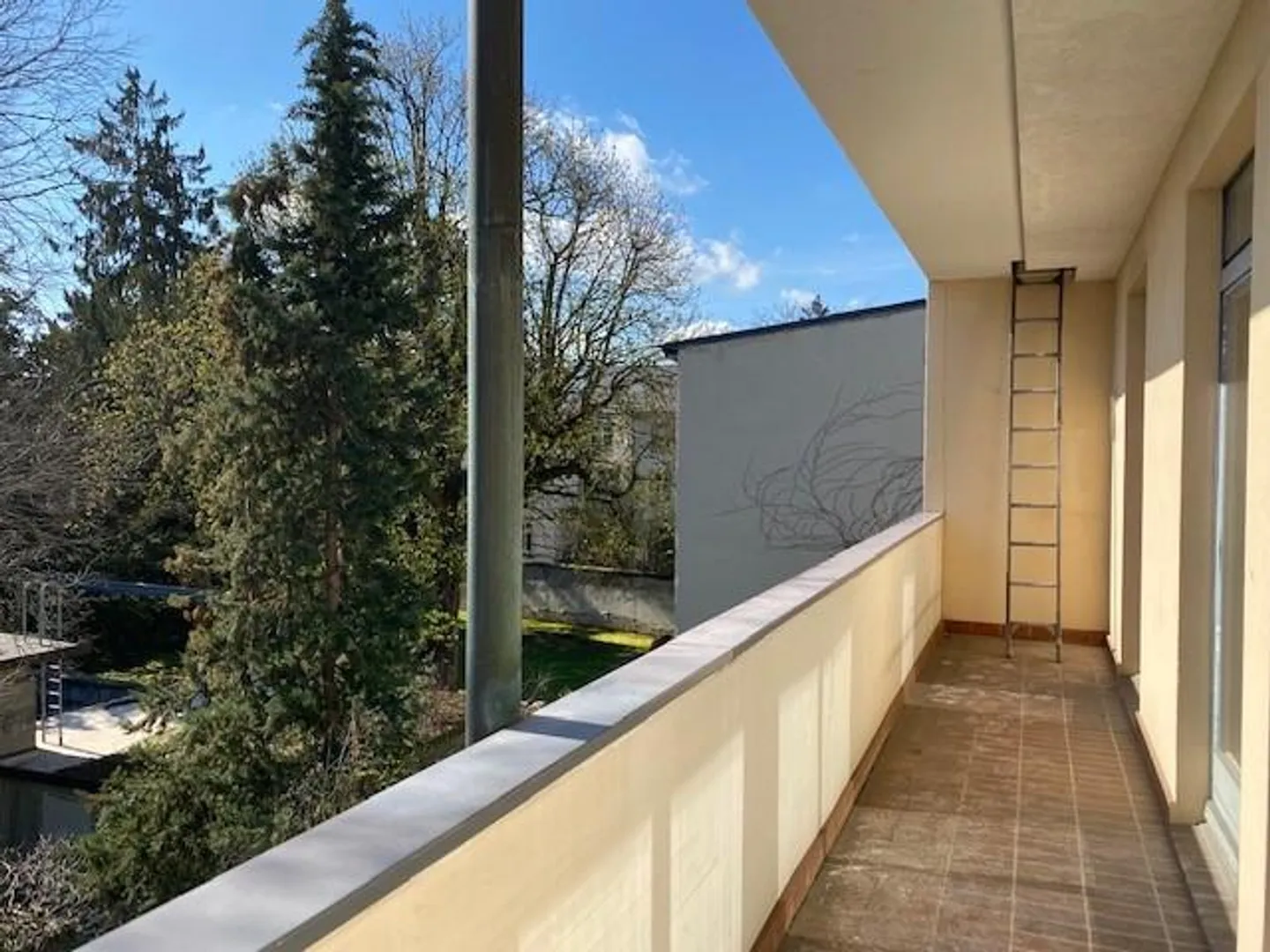 Renovierte Dachwohnung mit zwei Balkonen - Photo 9 sur 9