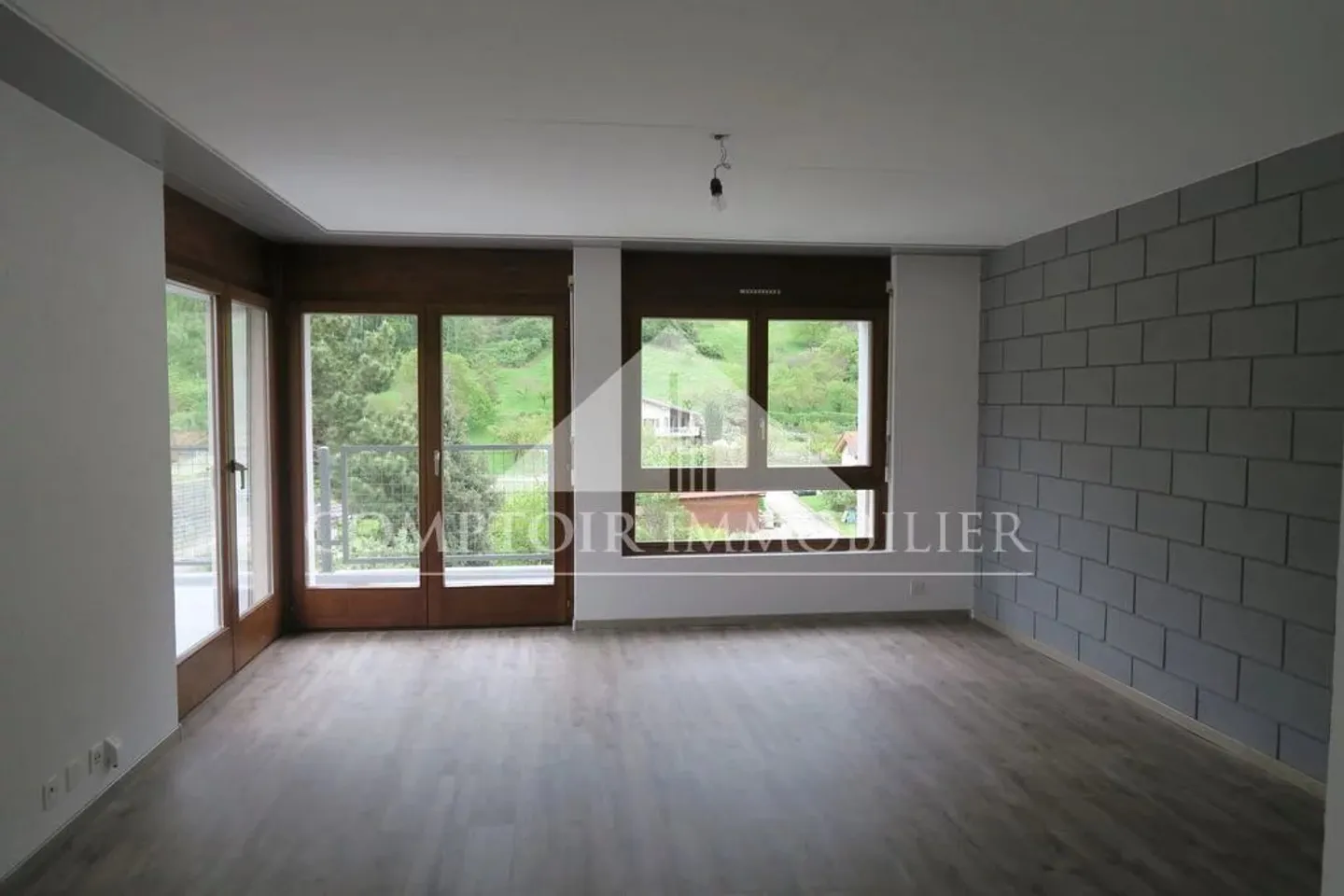 Recently renovated studio in Chalais - Photo 2 of 5