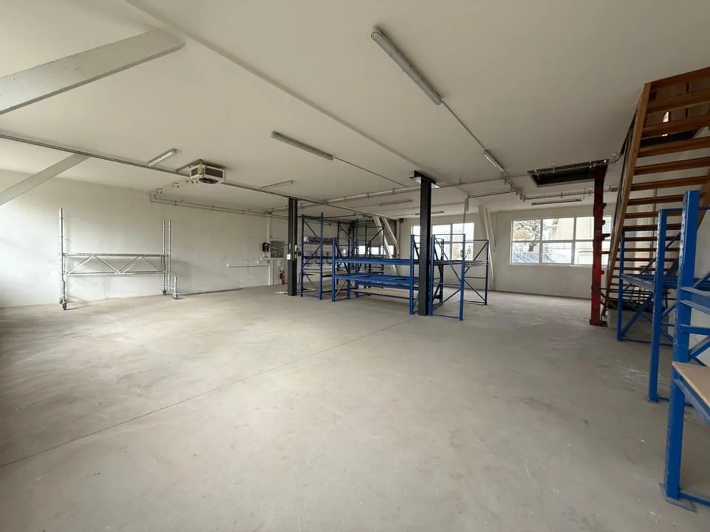 Industriehalle mit Büro - Foto 5 von 12