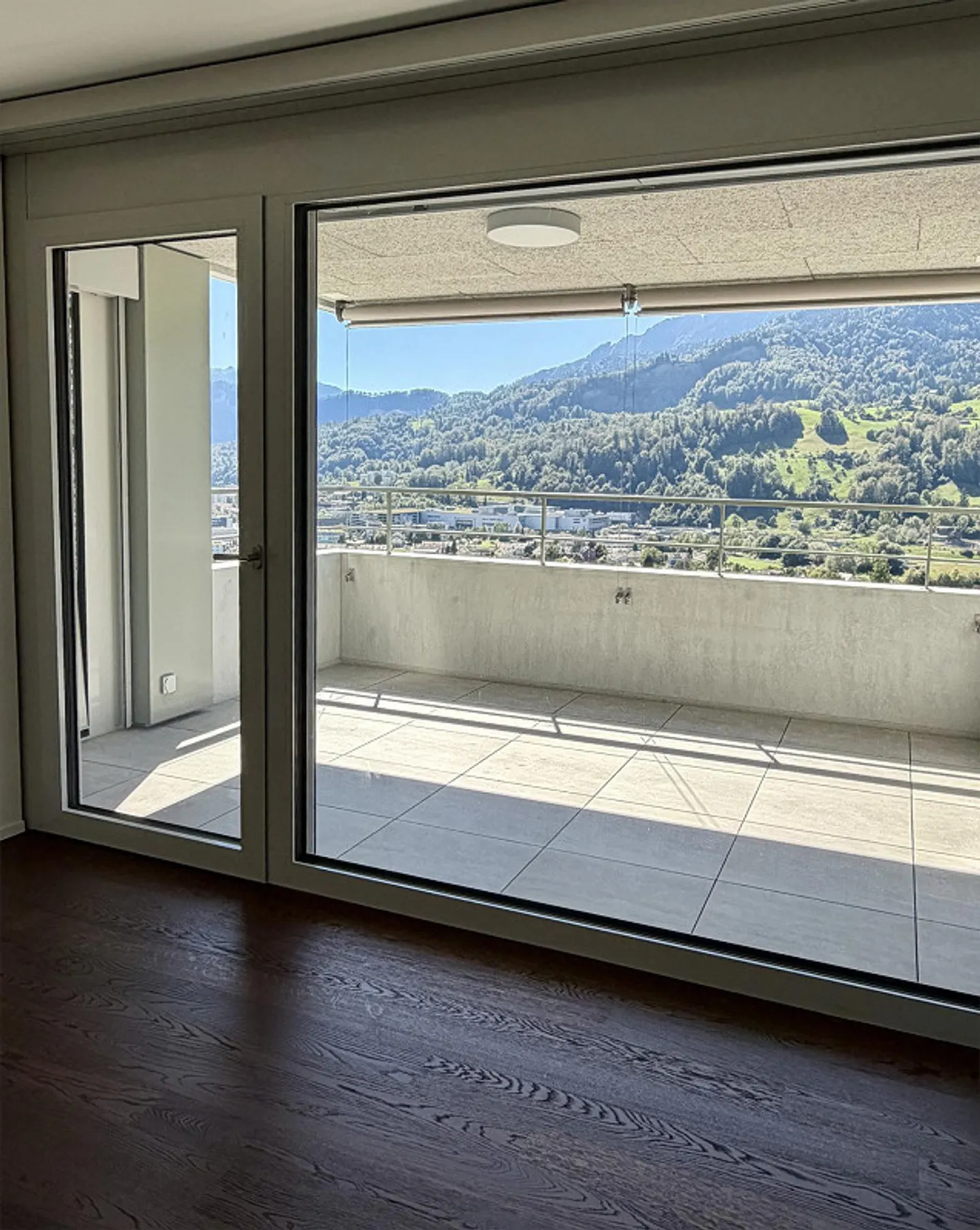 Prima locazione appartamento 2,5 locali, 68m² + terrazza di 12m² con vista lago 24° piano - Foto 5 di 12