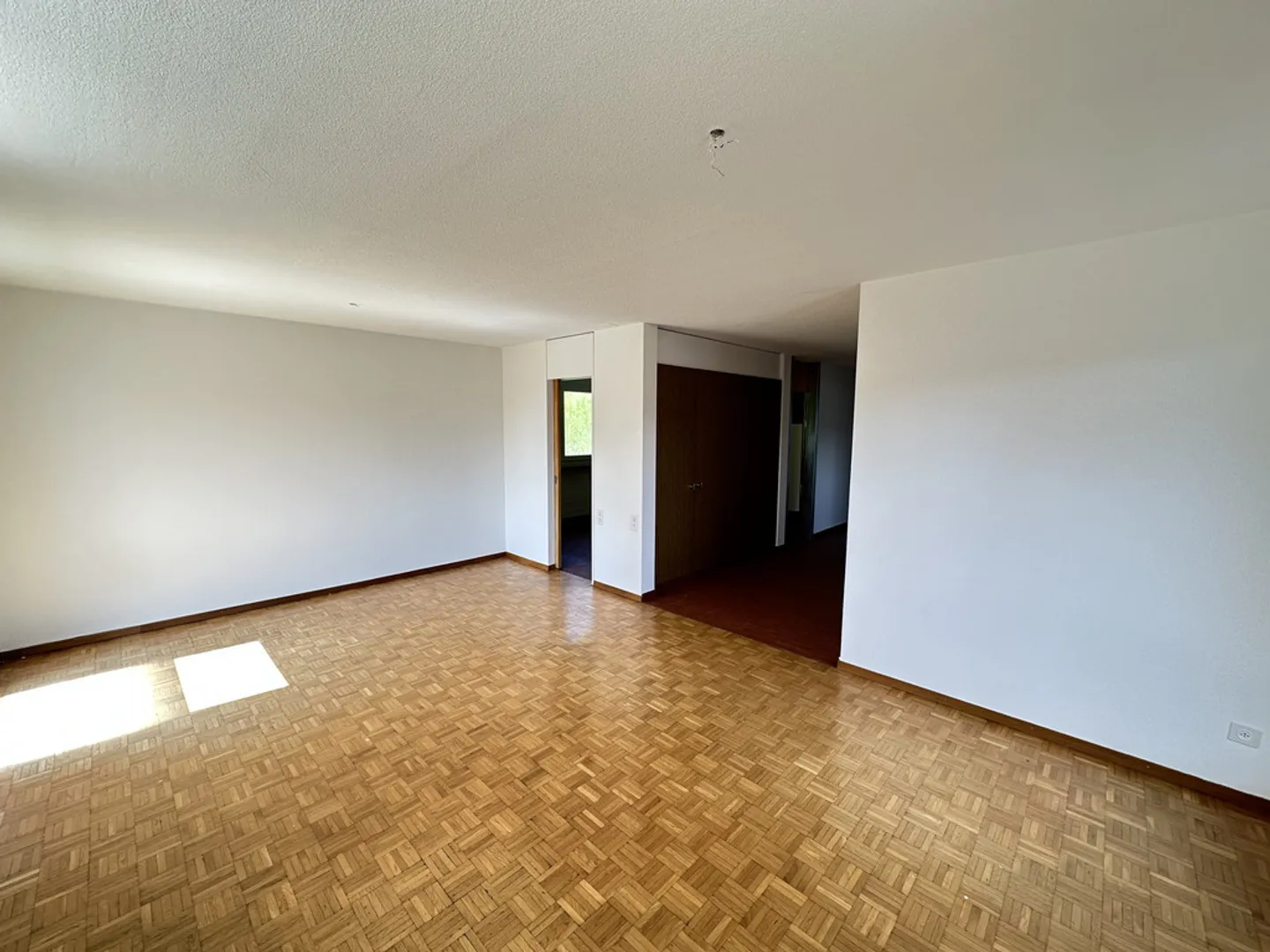 Appartamento spazioso con balcone - Foto 4 di 10