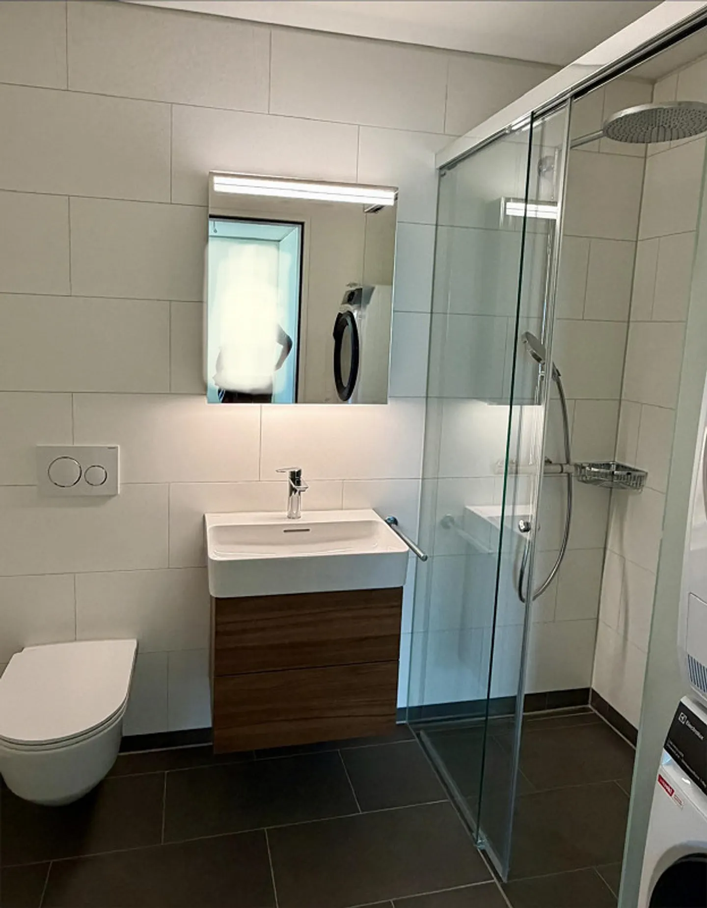 Prima locazione appartamento 2,5 locali, 68m² + terrazza di 12m² con vista lago 24° piano - Foto 6 di 12