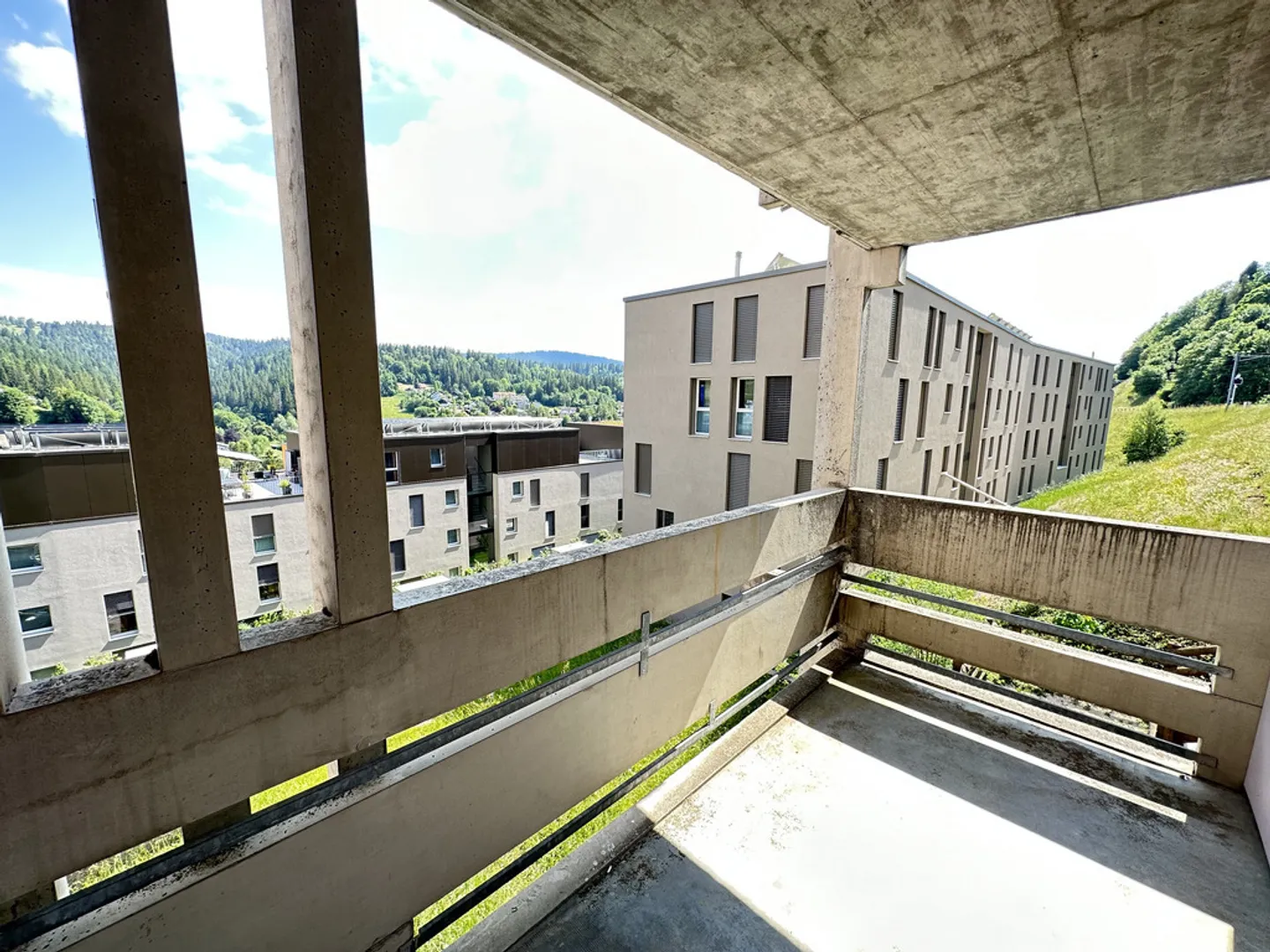 Appartamento spazioso con balcone - Foto 2 di 10
