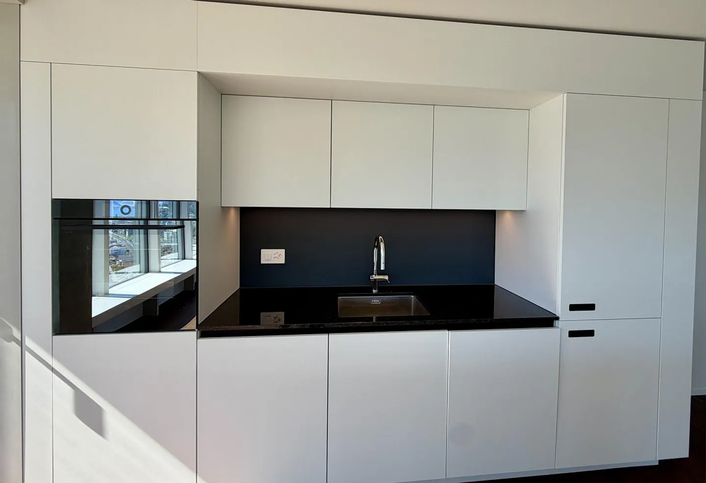 Prima locazione appartamento 2,5 locali, 68m² + terrazza di 12m² con vista lago 24° piano - Foto 4 di 12