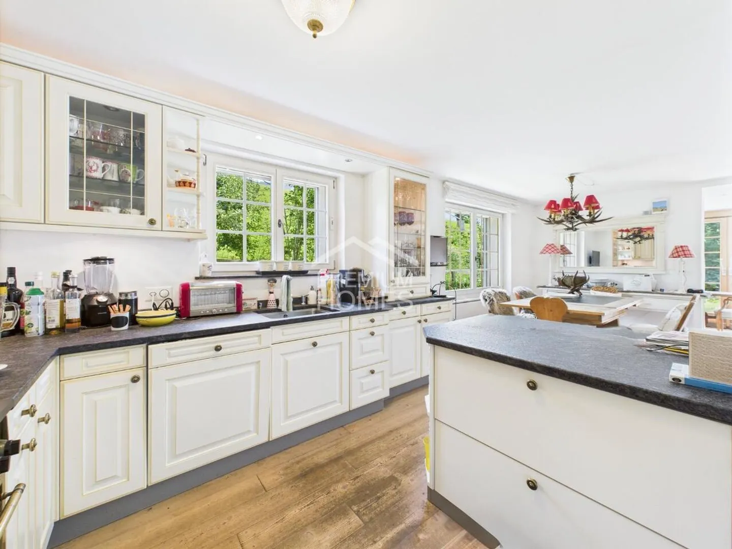 Zeitloser Schatz auf der Terrasse von Saanen - Foto 7 von 13