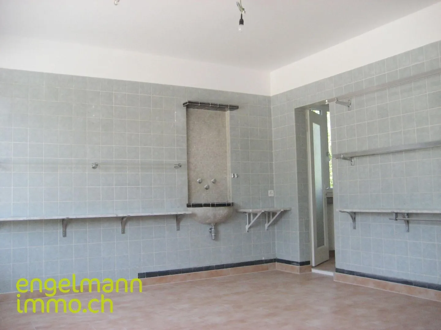 Espace commercial avec vitrine, pour bureau, stockage, institut de beauté - Photo 4 sur 7