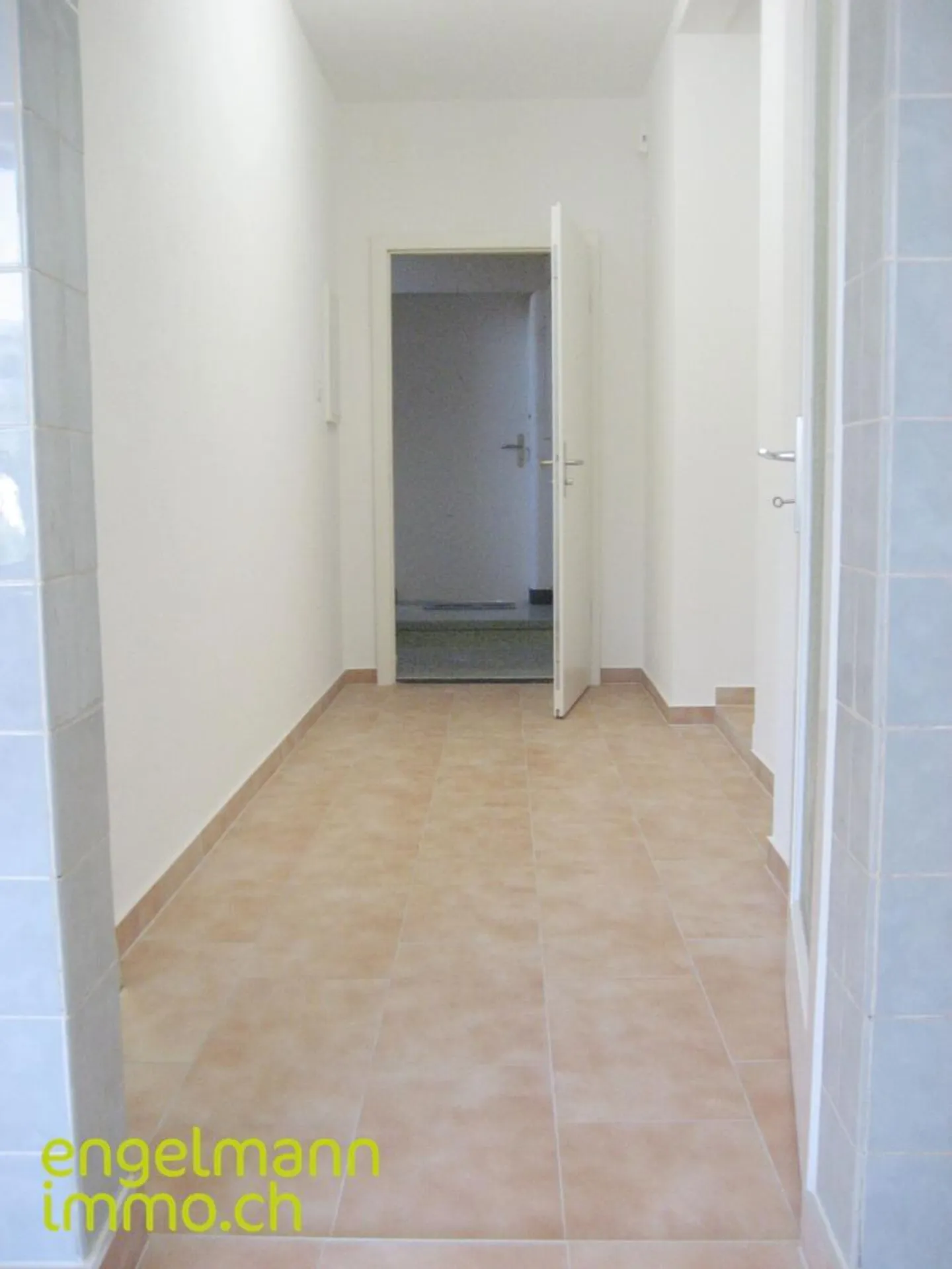 Espace commercial avec vitrine, pour bureau, stockage, institut de beauté - Photo 5 sur 7