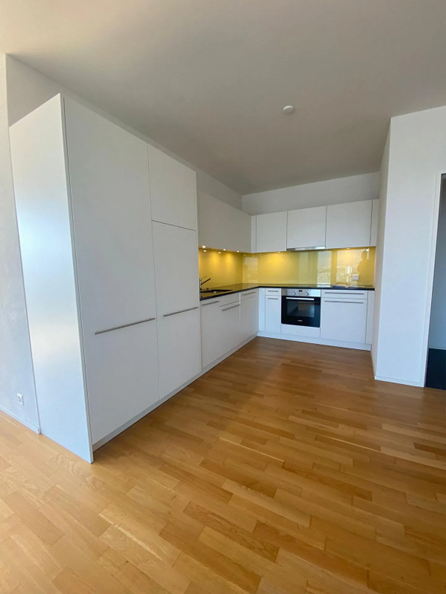 2.5 Room Apartment with a View Directly at the Train Station - Photo 2 of 6